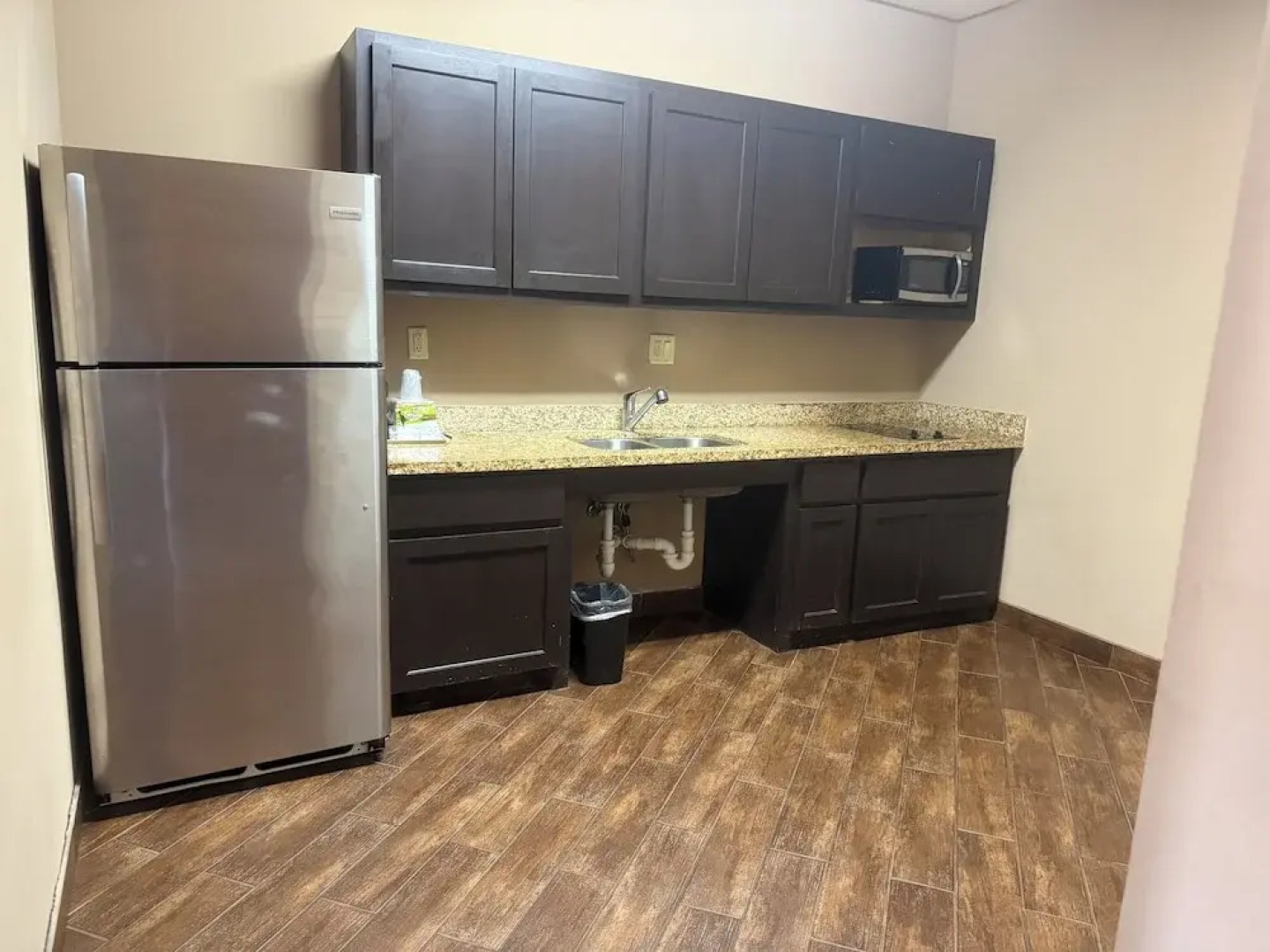 Executive Inn and Suites