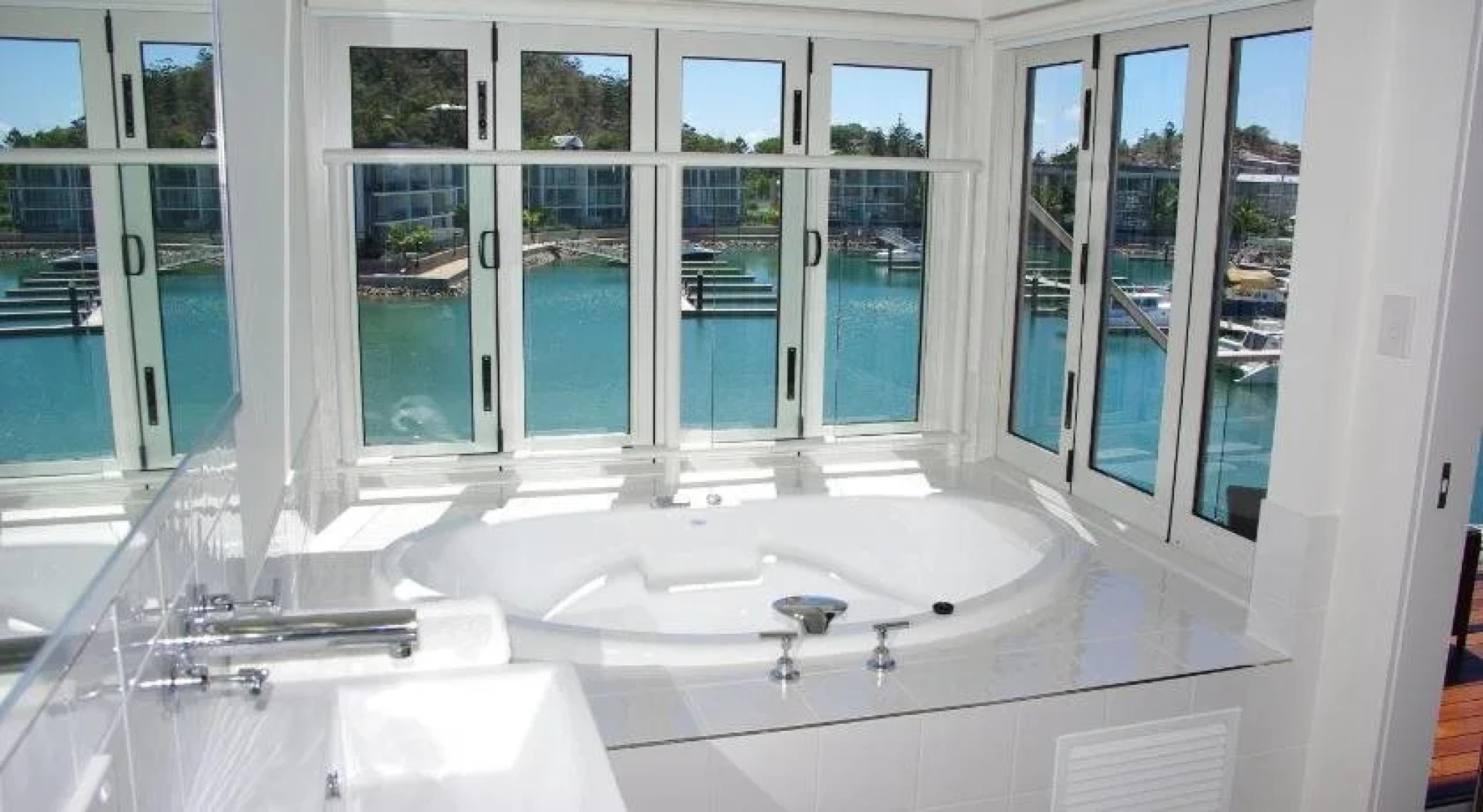 Beachside Magnetic Harbour