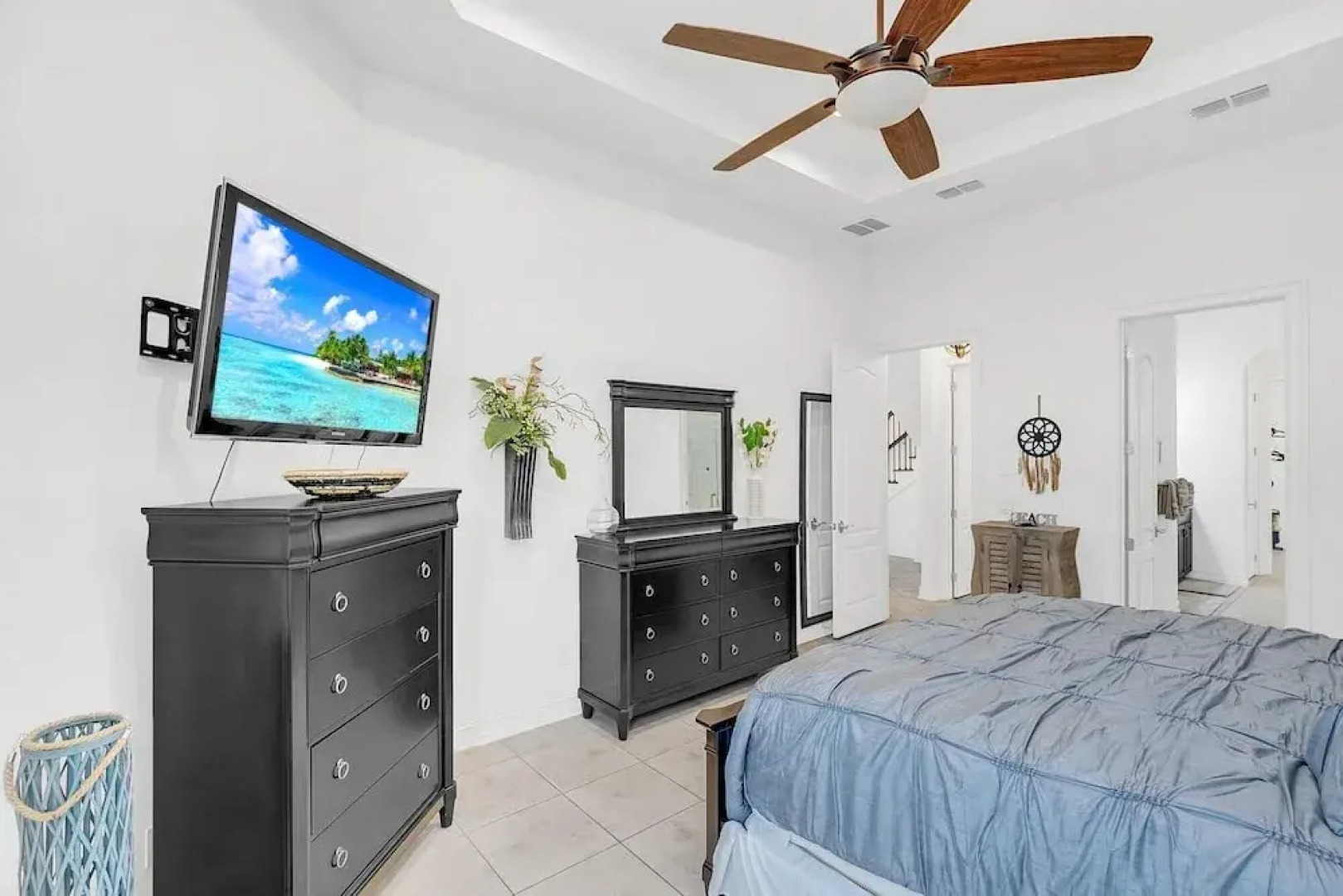 Upscale Private Home 10-min Walk to Canova Beach