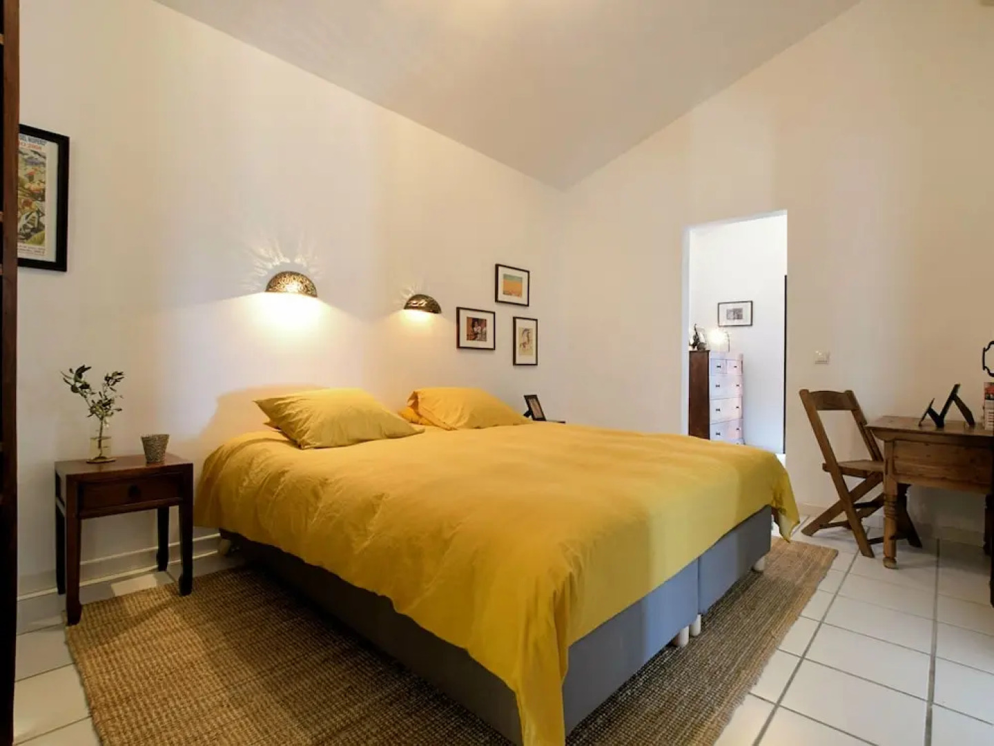 Splendid Villa With in Sayalonga Swimming Pool