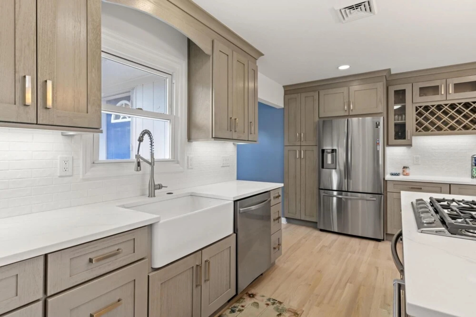 Poppy s Hampton House Large Yard Near Town Beach Restaurant Newl