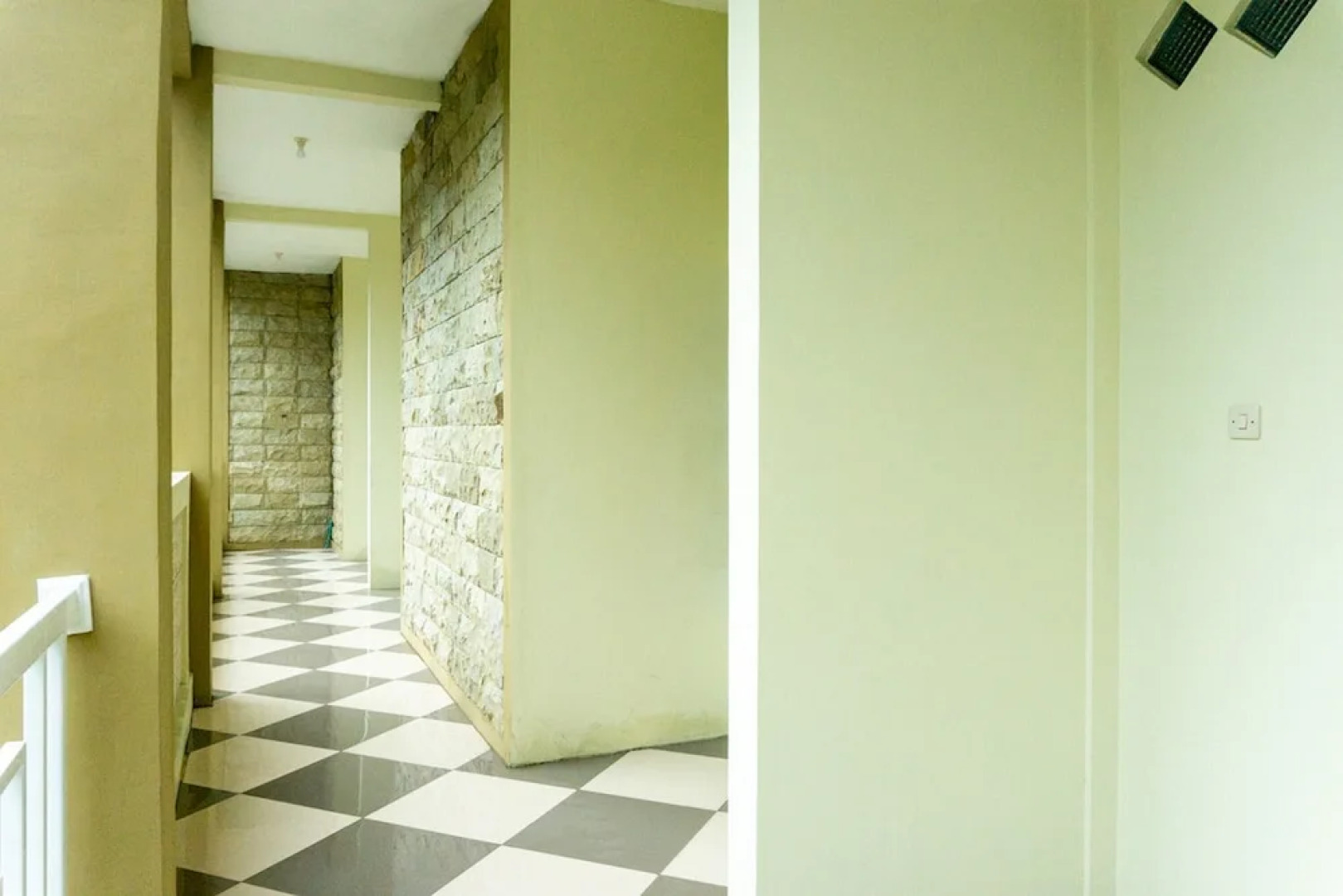 RedDoorz near Benteng Van Den Bosch