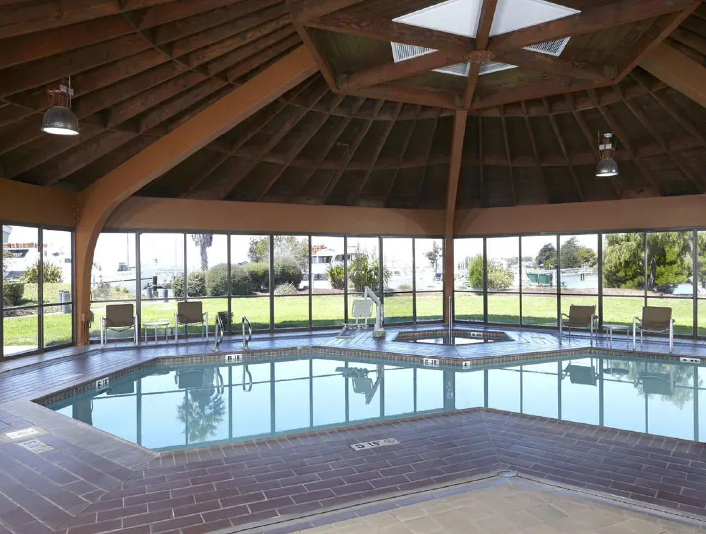 DoubleTree by Hilton Hotel Berkeley Marina