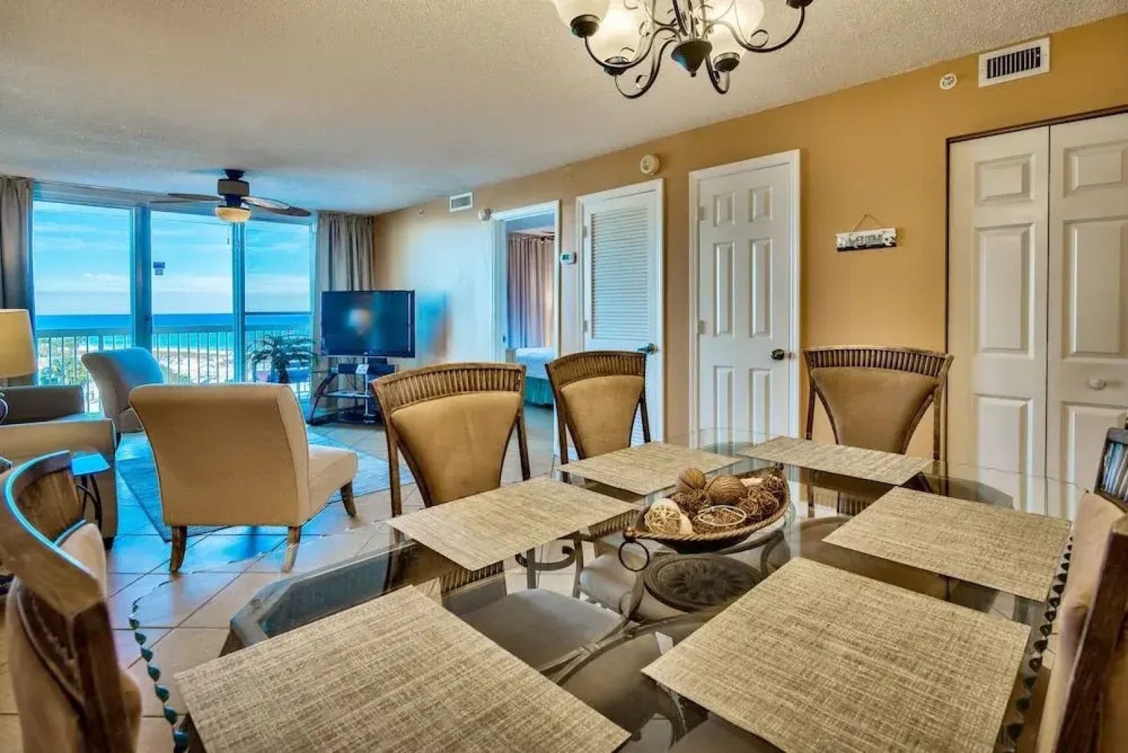 Pelican Beach Resort by Colasan