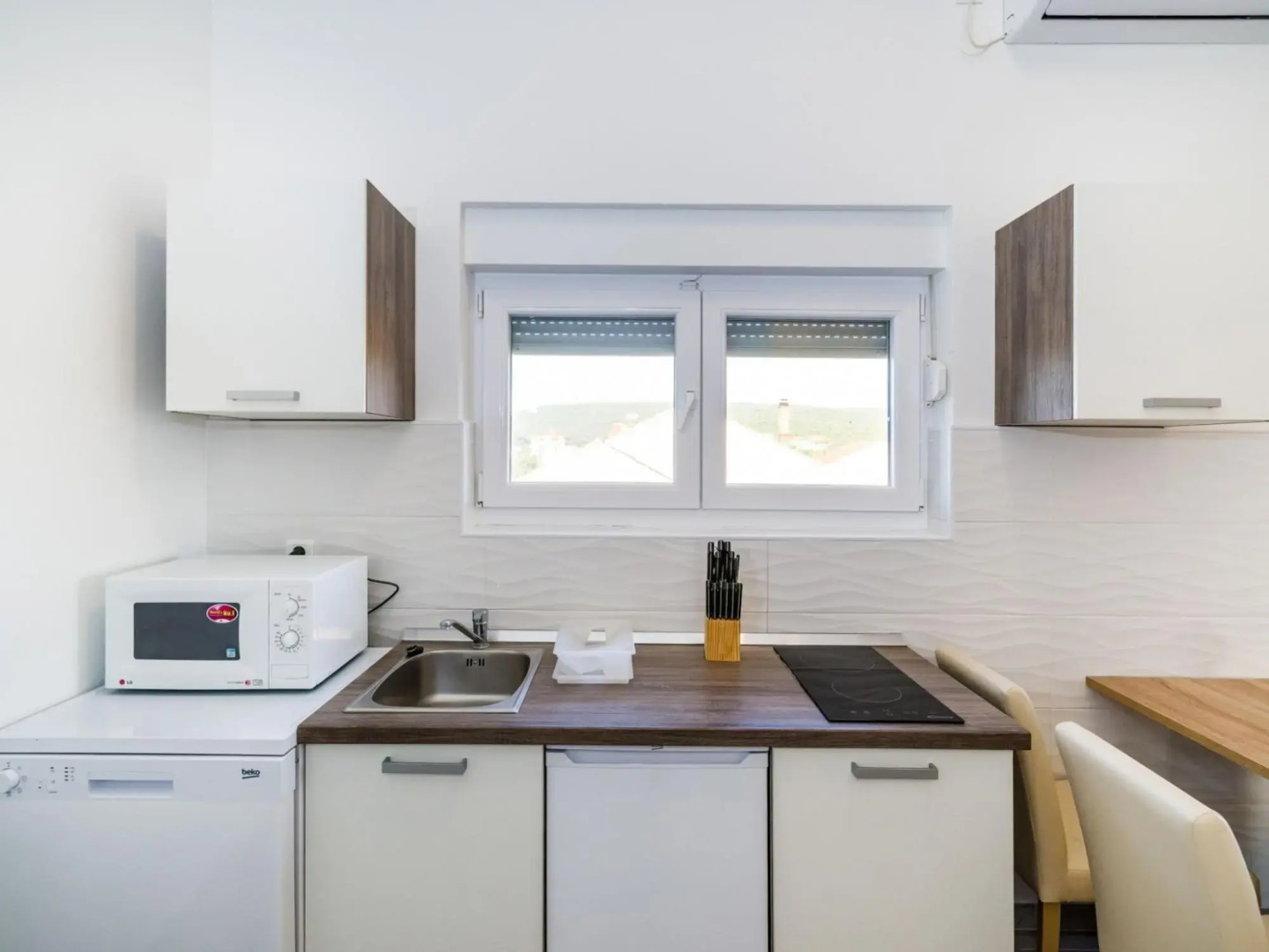 Apartment With Direct Sand Beach Access