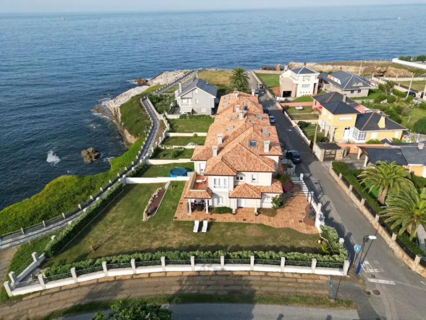 Chalet Pareado con Jardin en 1ª Linea de Mar