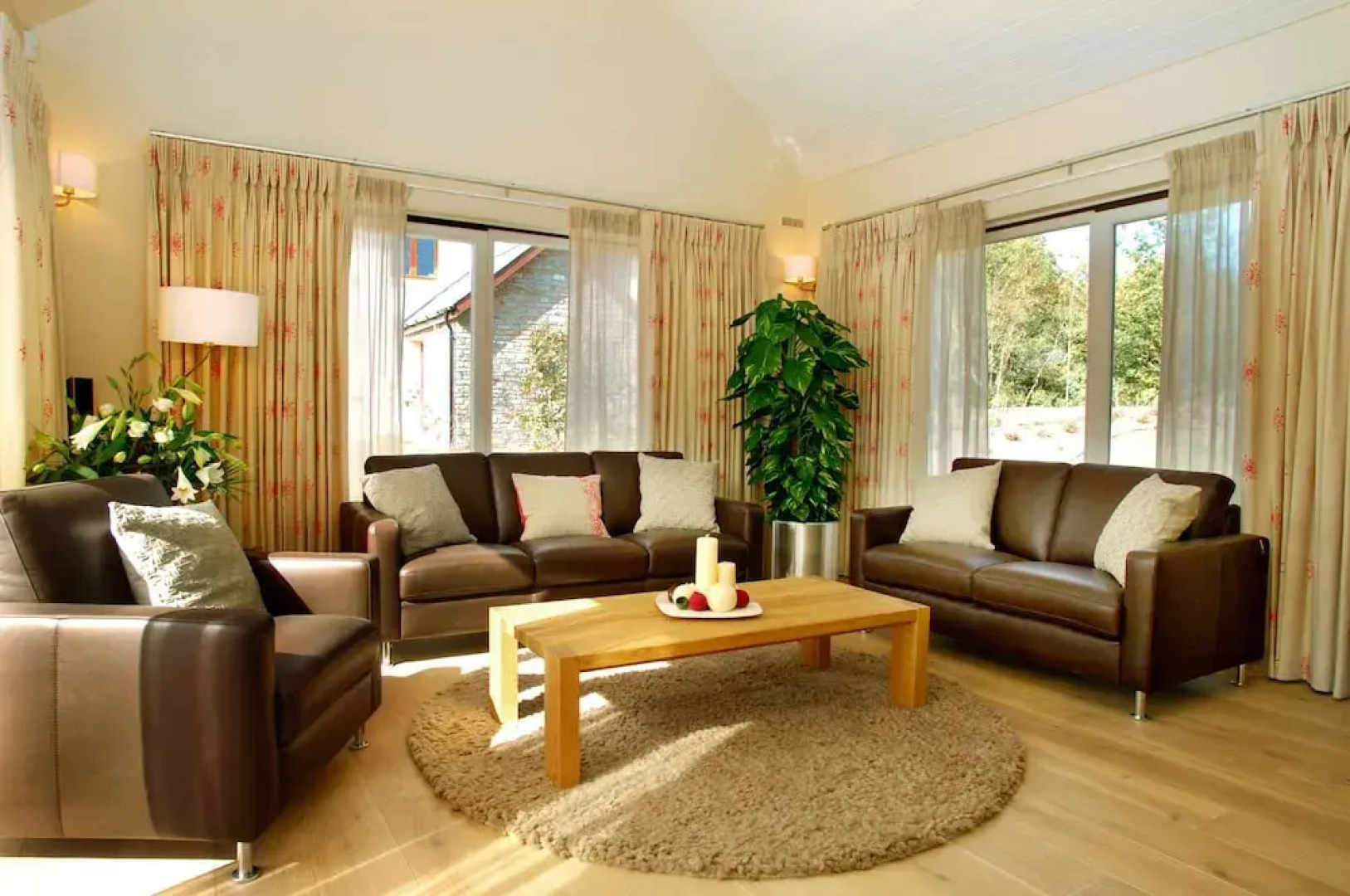 Spacious 4 Bedroom Home to Sleep 8 People Just 5 Mins From Kenmare Town