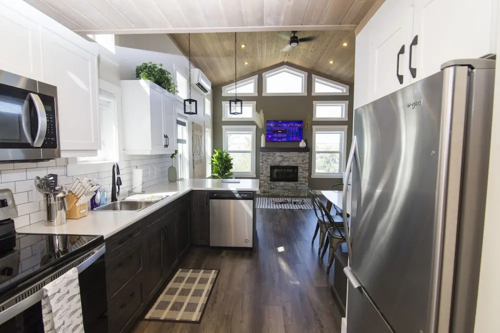 Luxury Loft Cottage In Manitou Beach