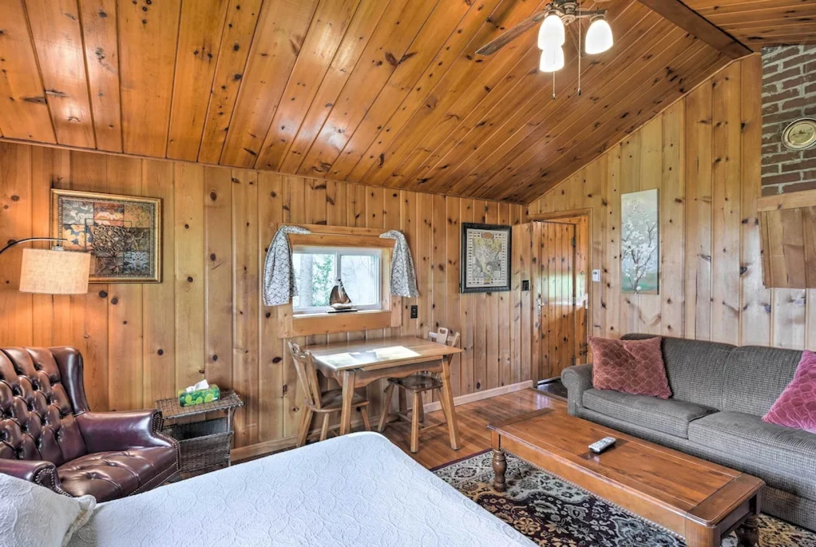 Lovely Lake Huron Getaway: Beach Access & Kayaks!