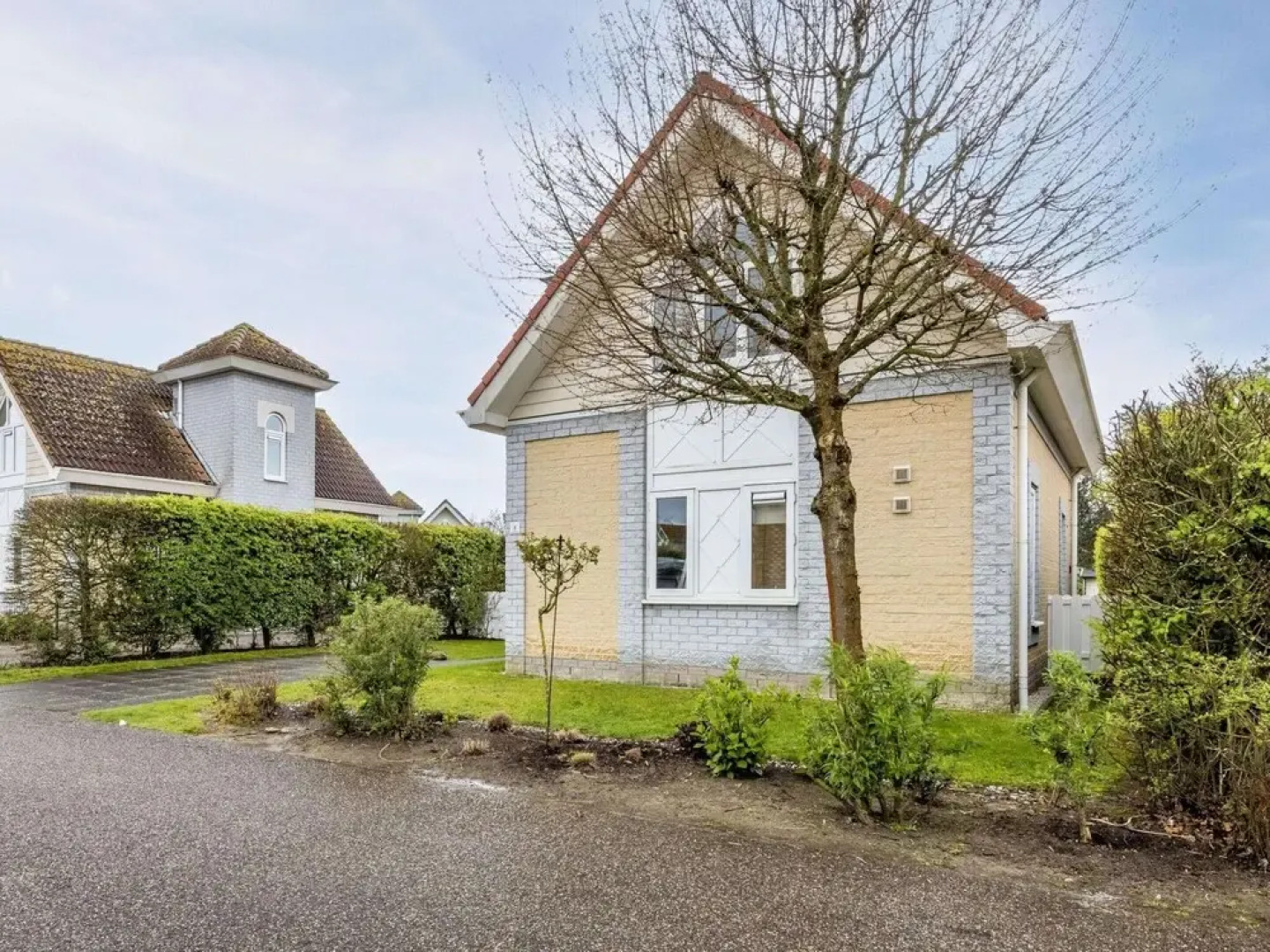 Well Furnished Villa With Garden Near the Beach