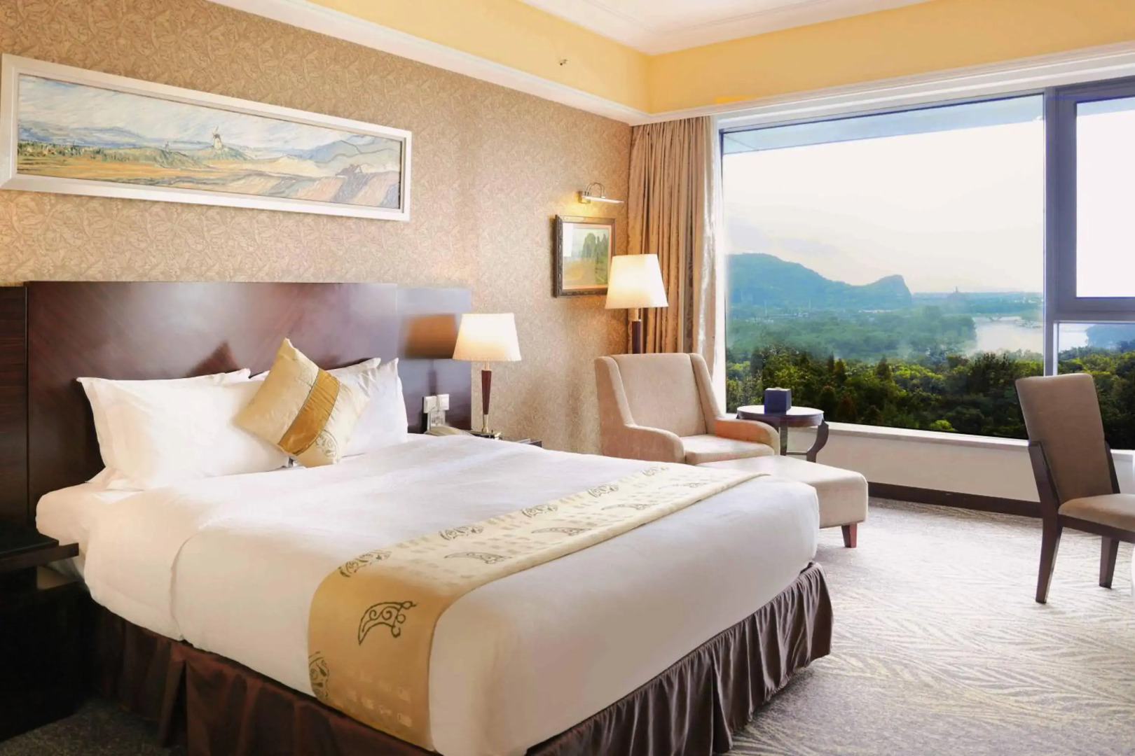 Guilin Lijiang Waterfall Hotel