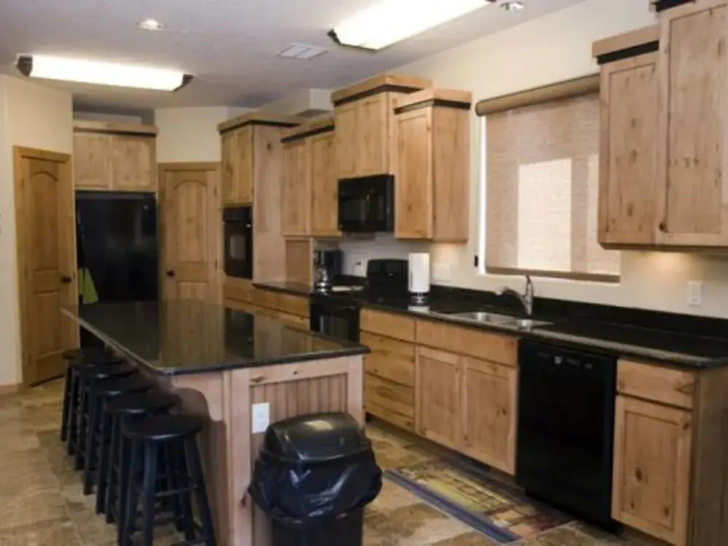 Ridge Top Lodge 7 bedrooms by RedAwning