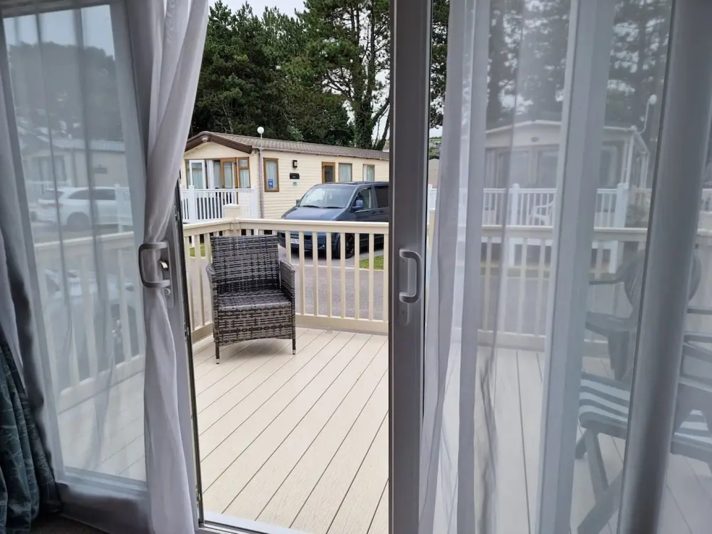 Welcoming 3 Bedroom Caravan 2 Min Walk to Beach