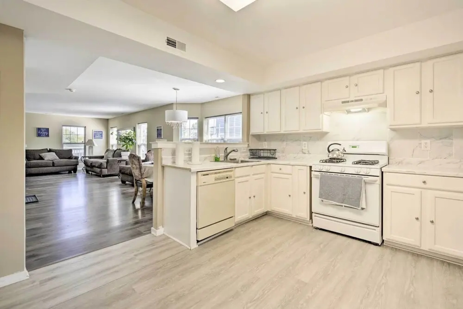 1 Mi to Beach & Casinos: Home in Atlantic City!