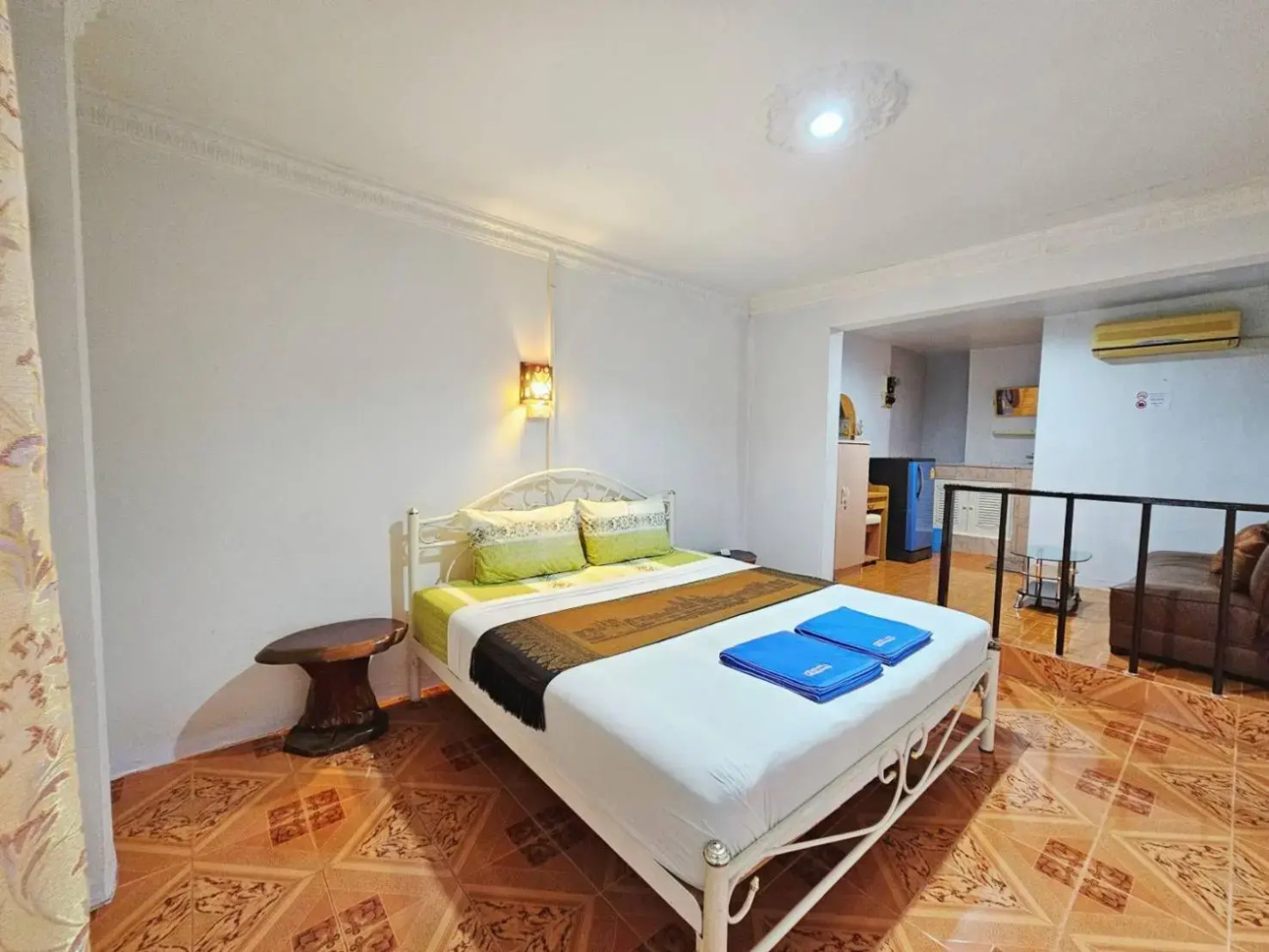 P California Inter Hostel