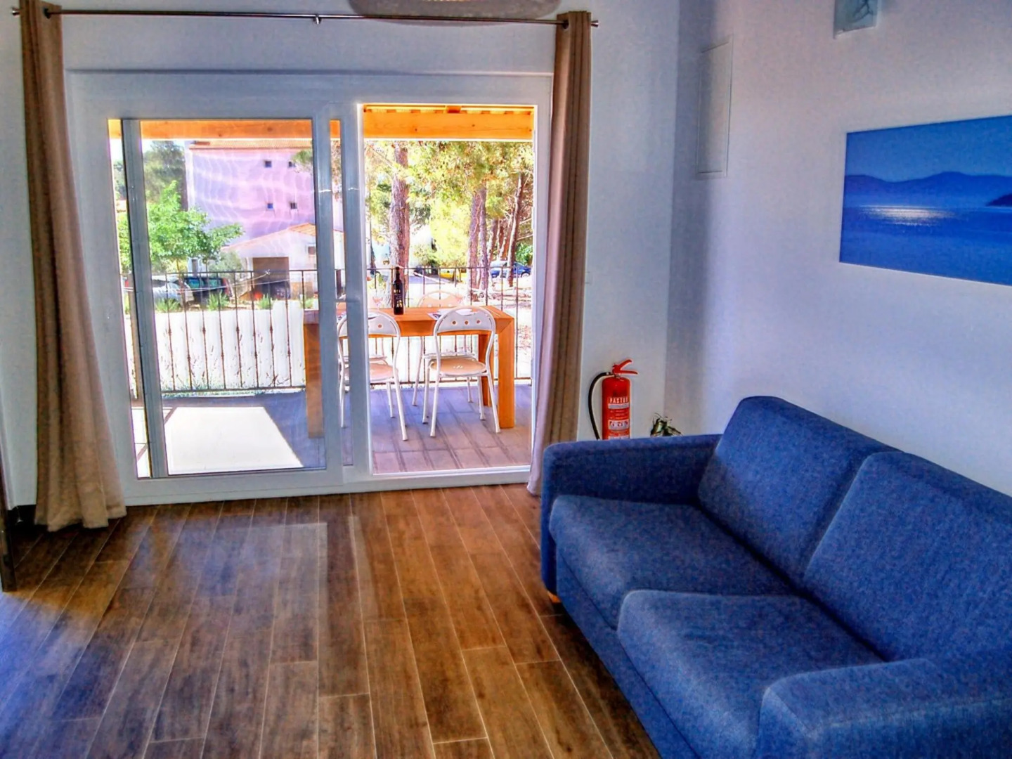 Nice apartment with roofed terrace , 100 m distant from the sea !