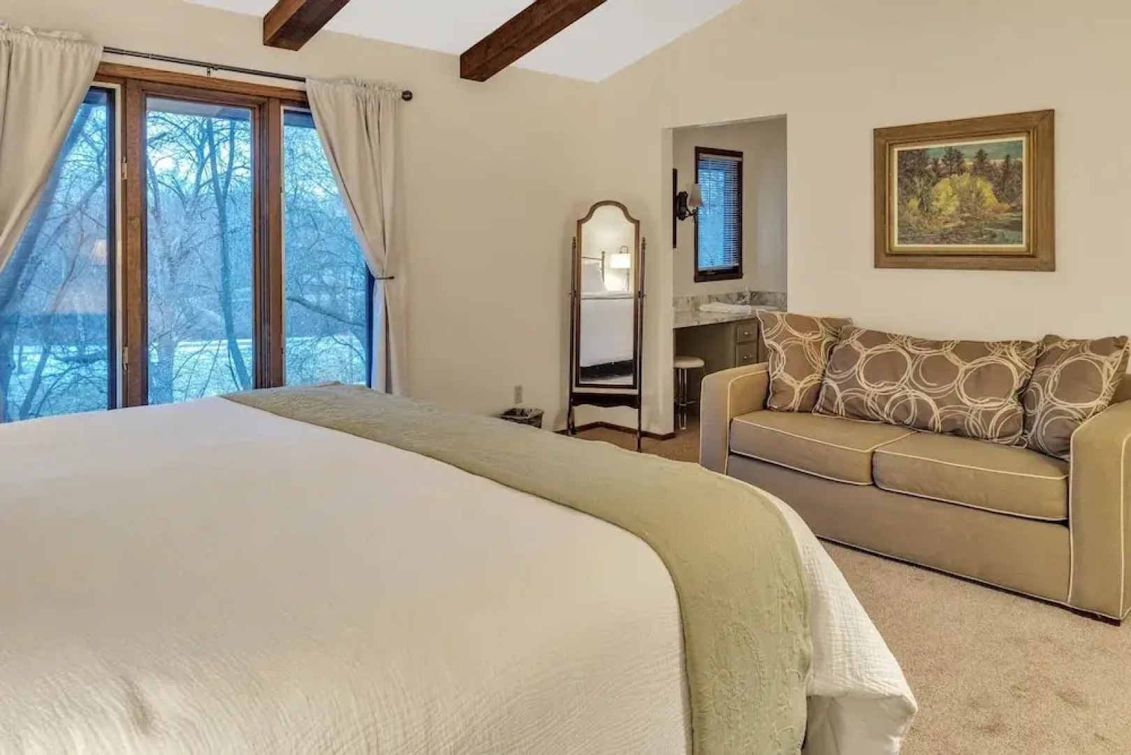 Amazing Hideaway - Short Walk To Hoyt Park! 3 Bedroom Townhouse by Redawning