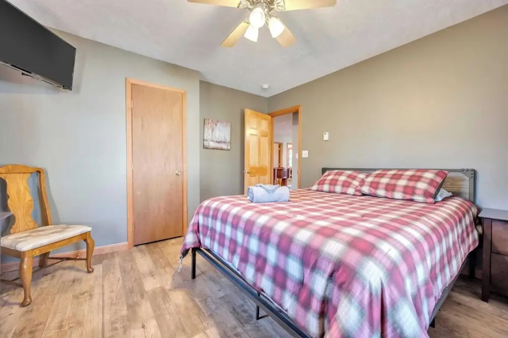 Pocono Pinnacle by Avantstay Steps to the Lake, Game Room, Large Deck