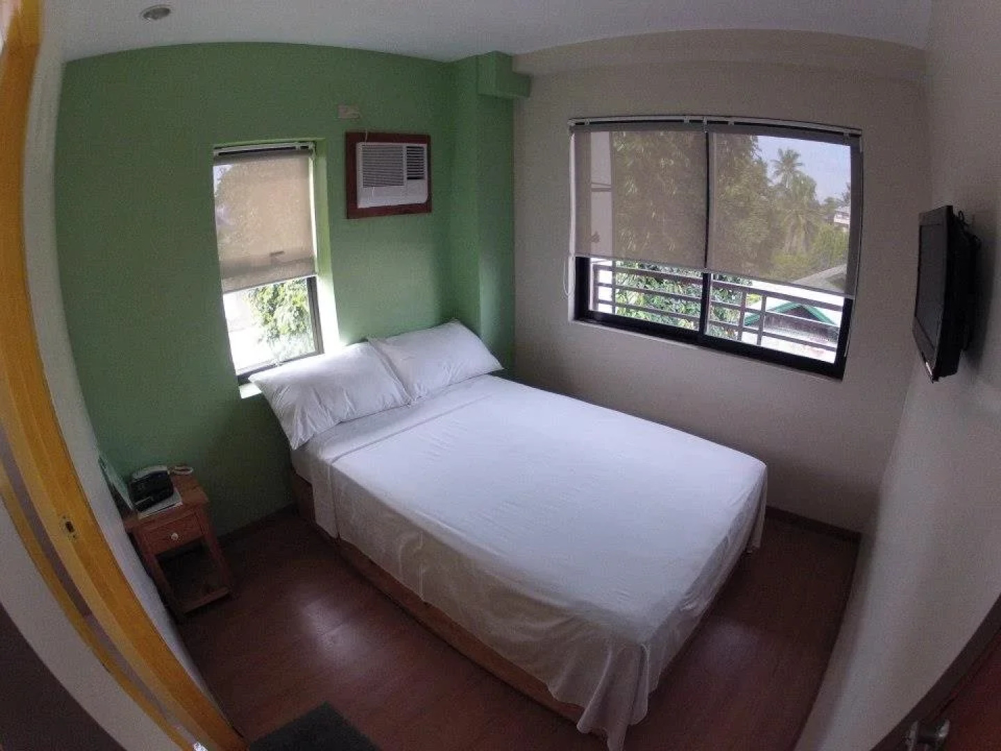 GraceHill EconoSuites Hotel