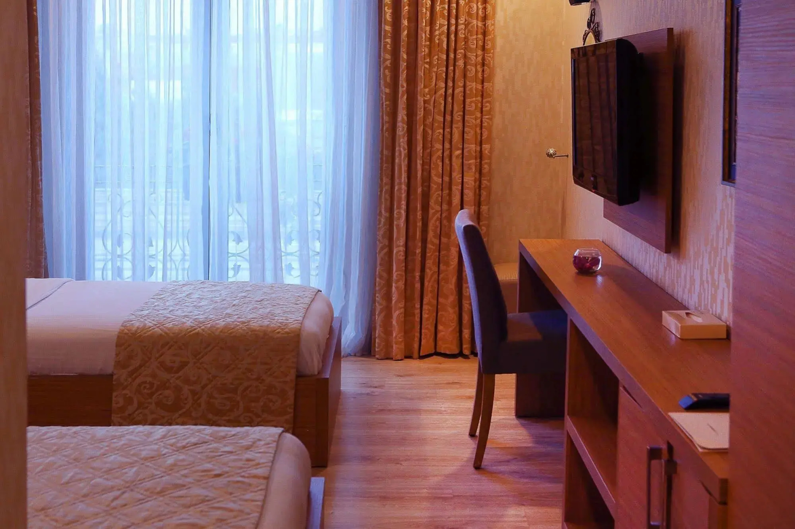 Paris Park Hotel
