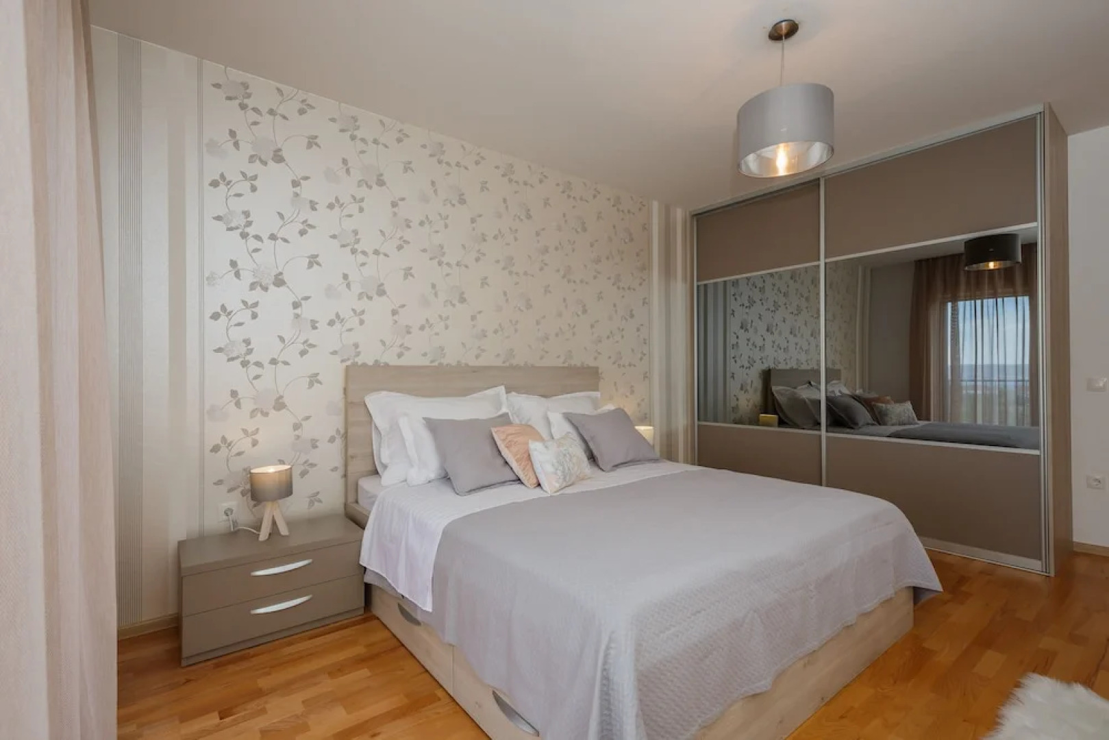 Luxury Secluded Villa w. Pool, Jacuzzi and Garden