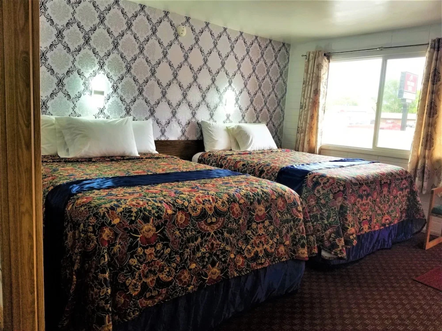 Town House Motor Inn