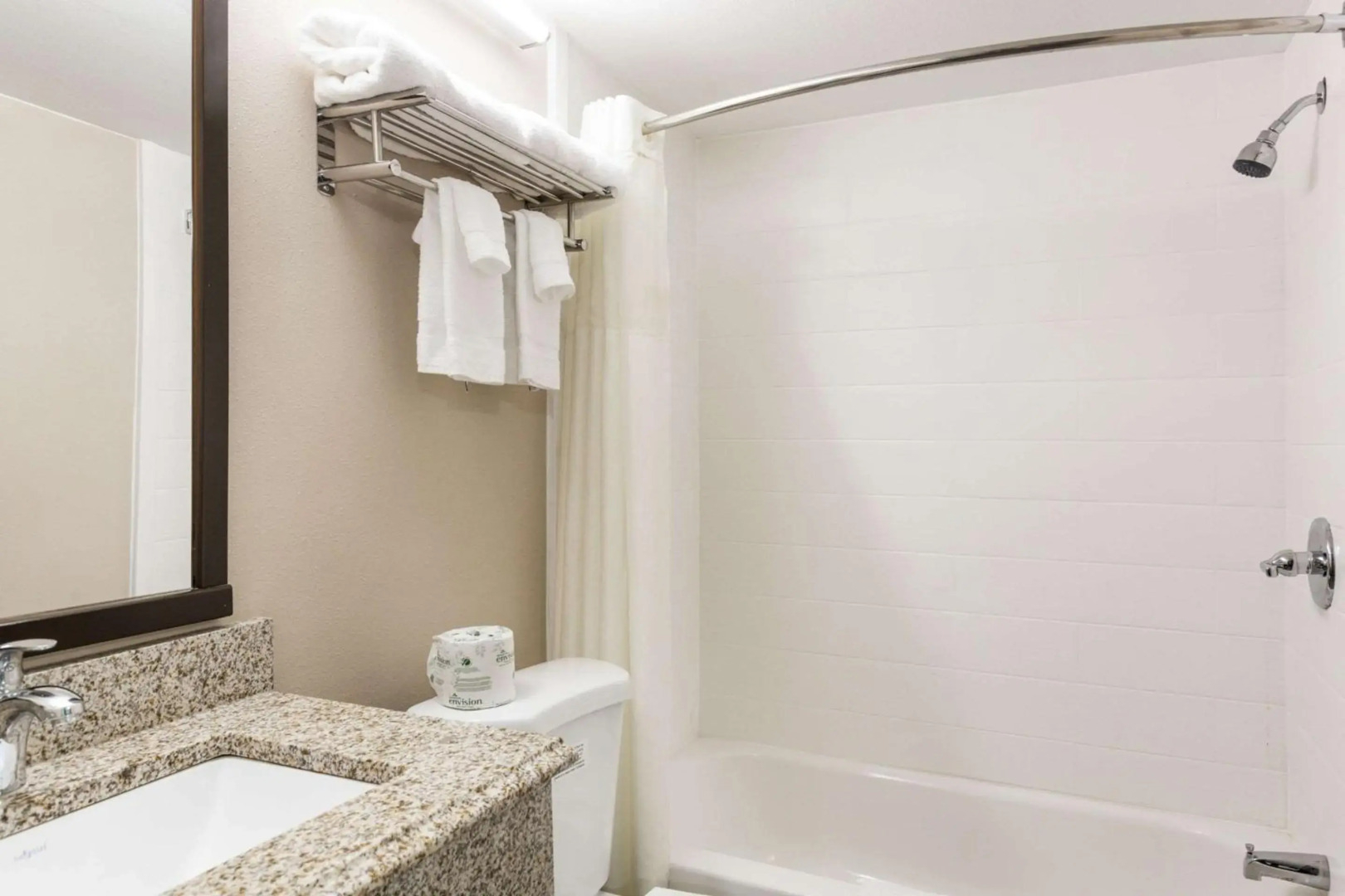 Rodeway Inn & Suites Stroudsburg - Poconos