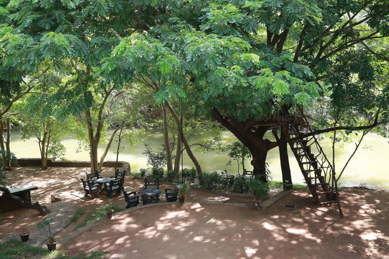 Grand Kalundawa Waterfront Resort