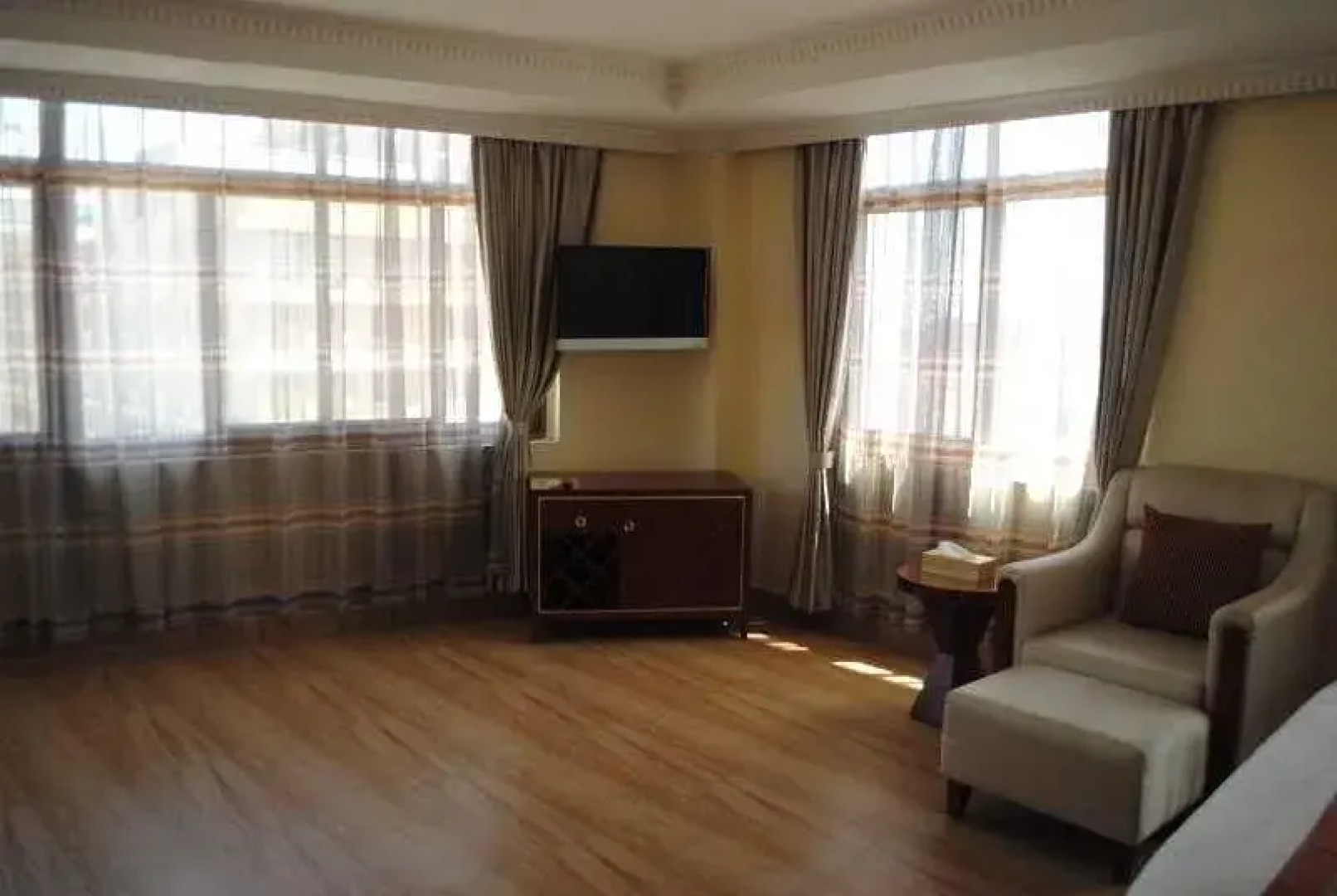 Tiffany Diamond Hotel Indira Gandhi Street