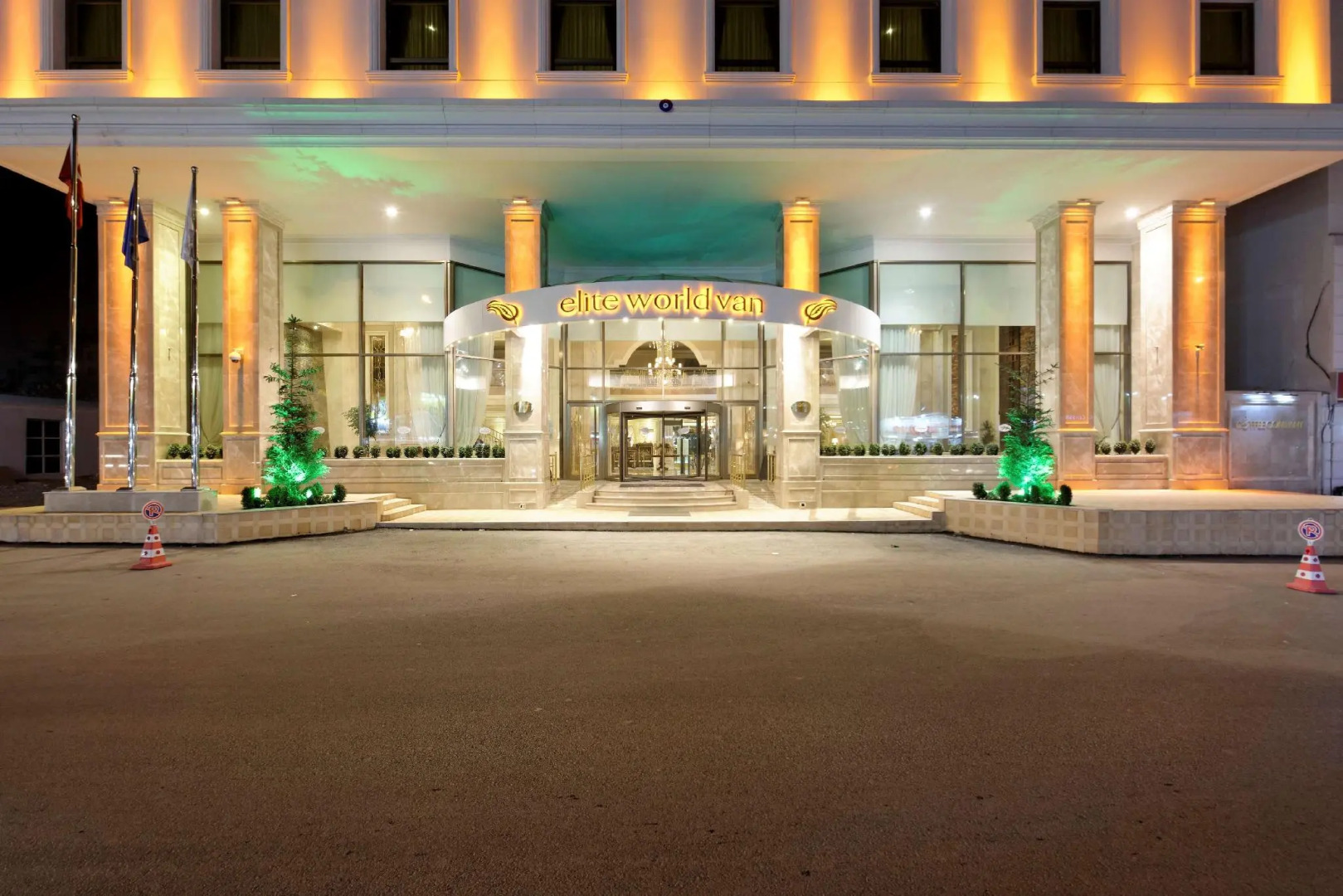 Elite World Van