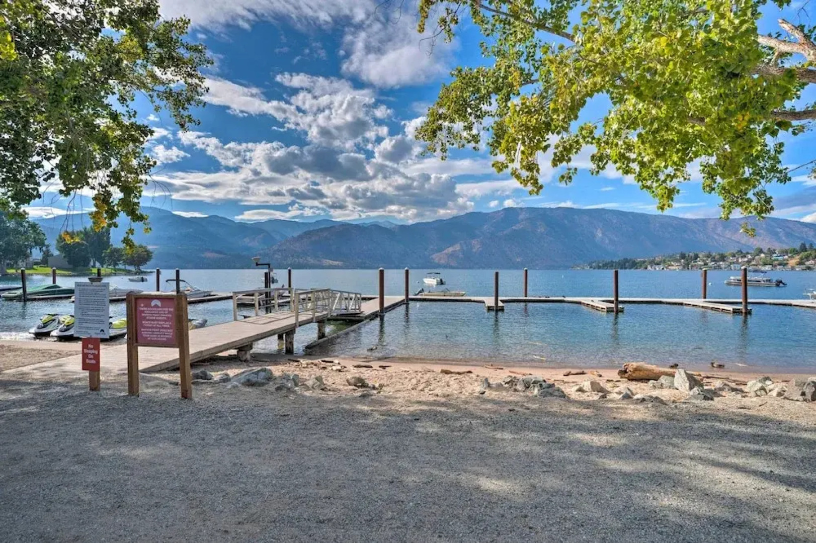 Manson Villa w/ Hot Tub ~ 1 Mi to Wineries!