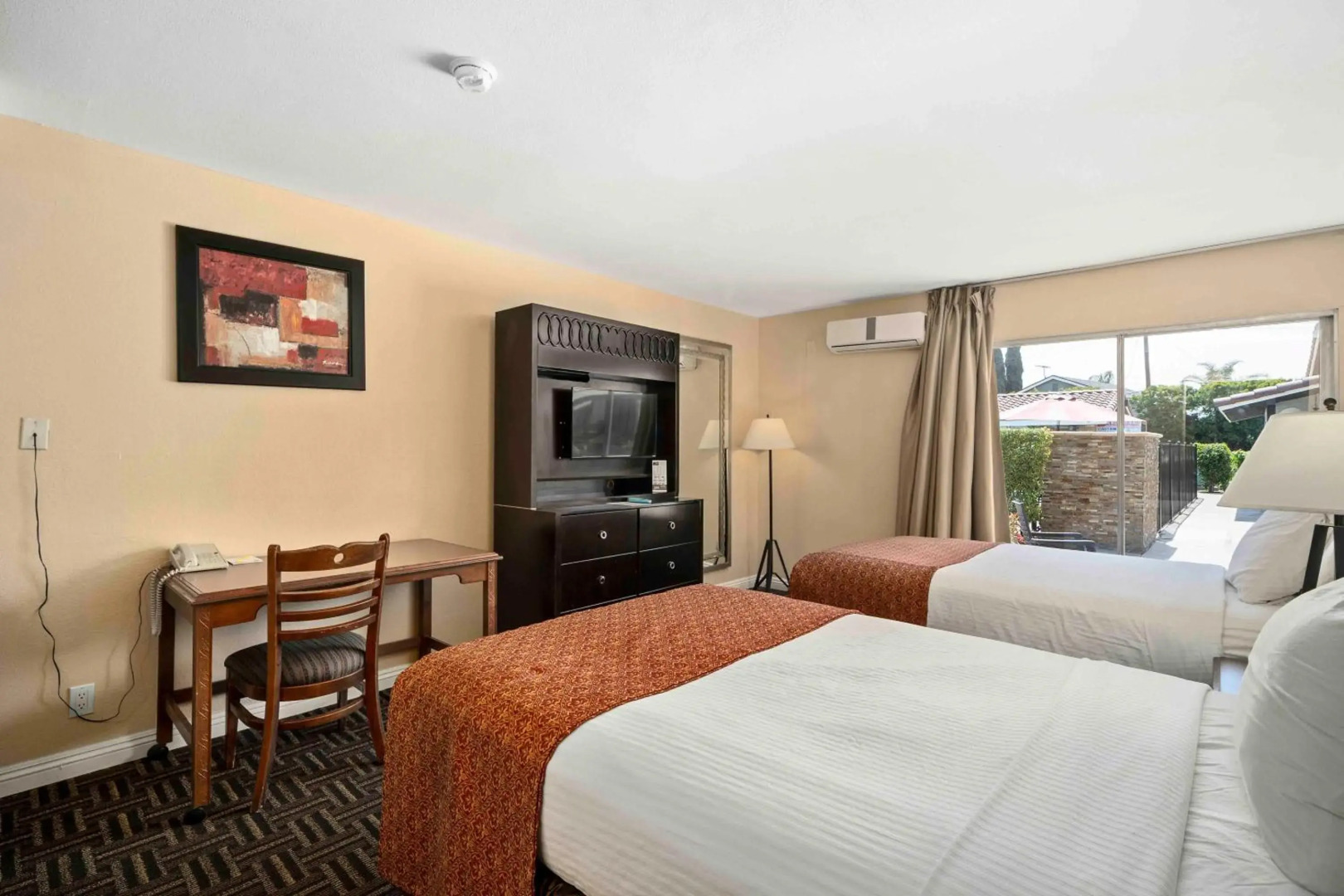 Lemon Tree Hotel & Suites Anaheim