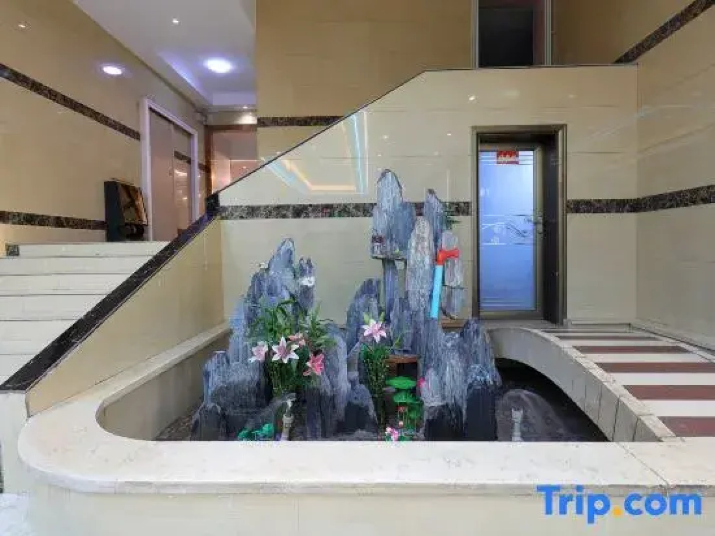 Zhi Xin Zhi Zi Hua Kai Hotel (Xiantao Bus Station Hongda Road Branch)