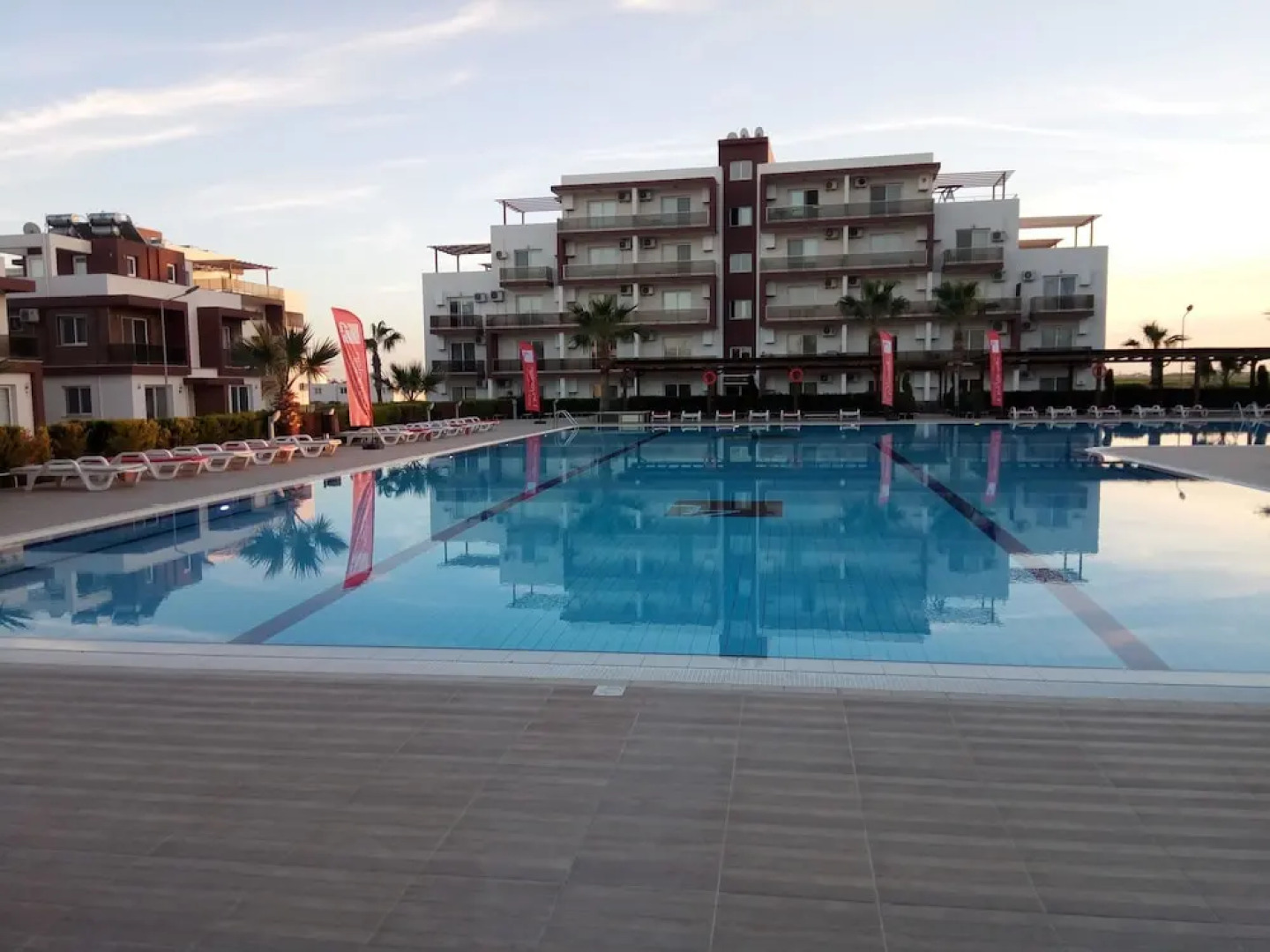 One Bedroom Apartment at Longbeach