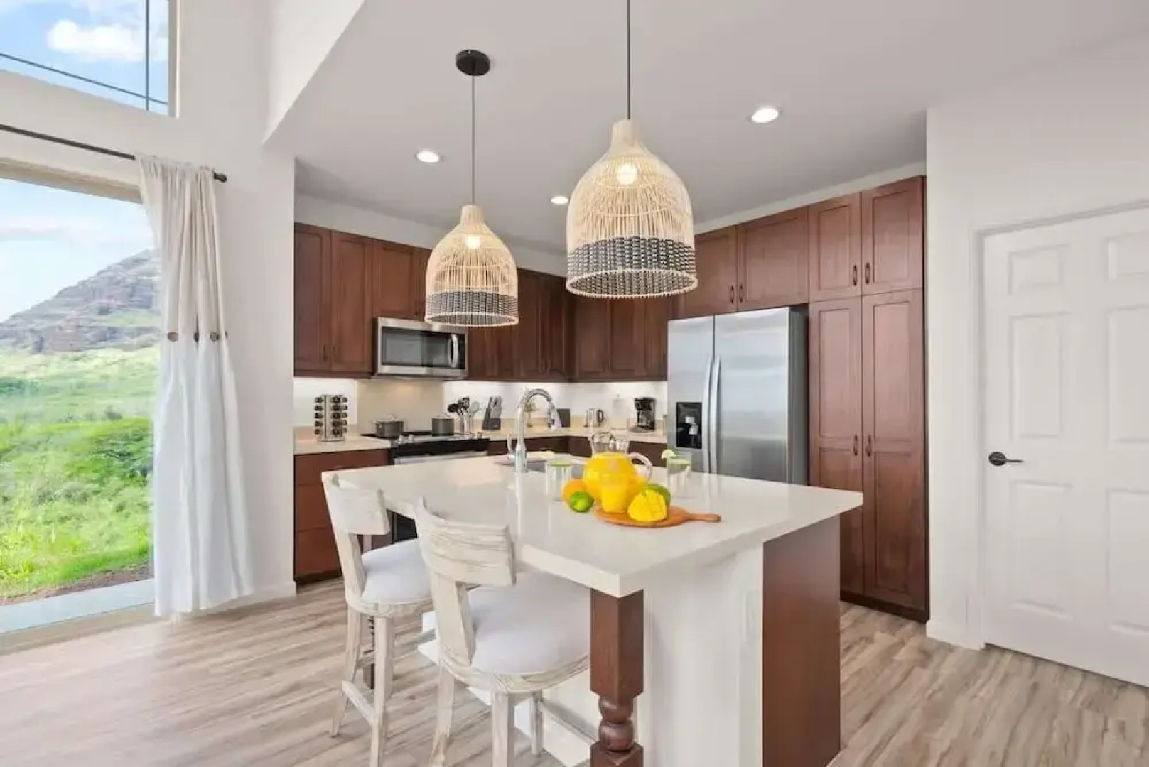 @ Marbella Lane - 3BR w/ Amazing MT & Ocean Vistas