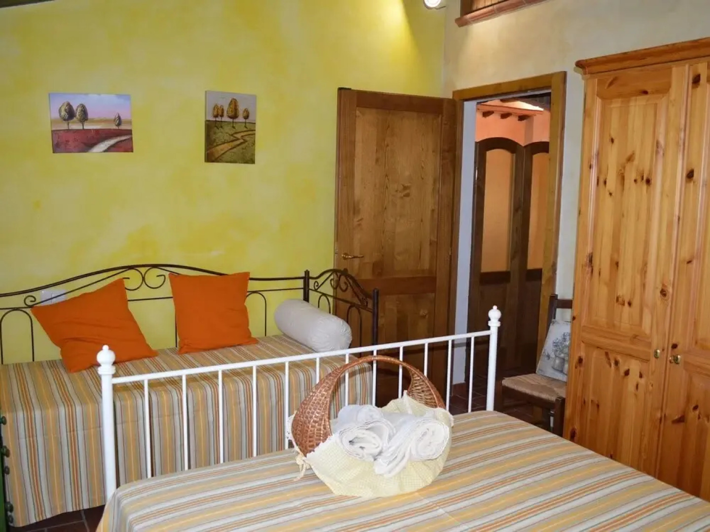 Villa With Private Pool, Immersed in the Gorgeous Countryside of Asciano