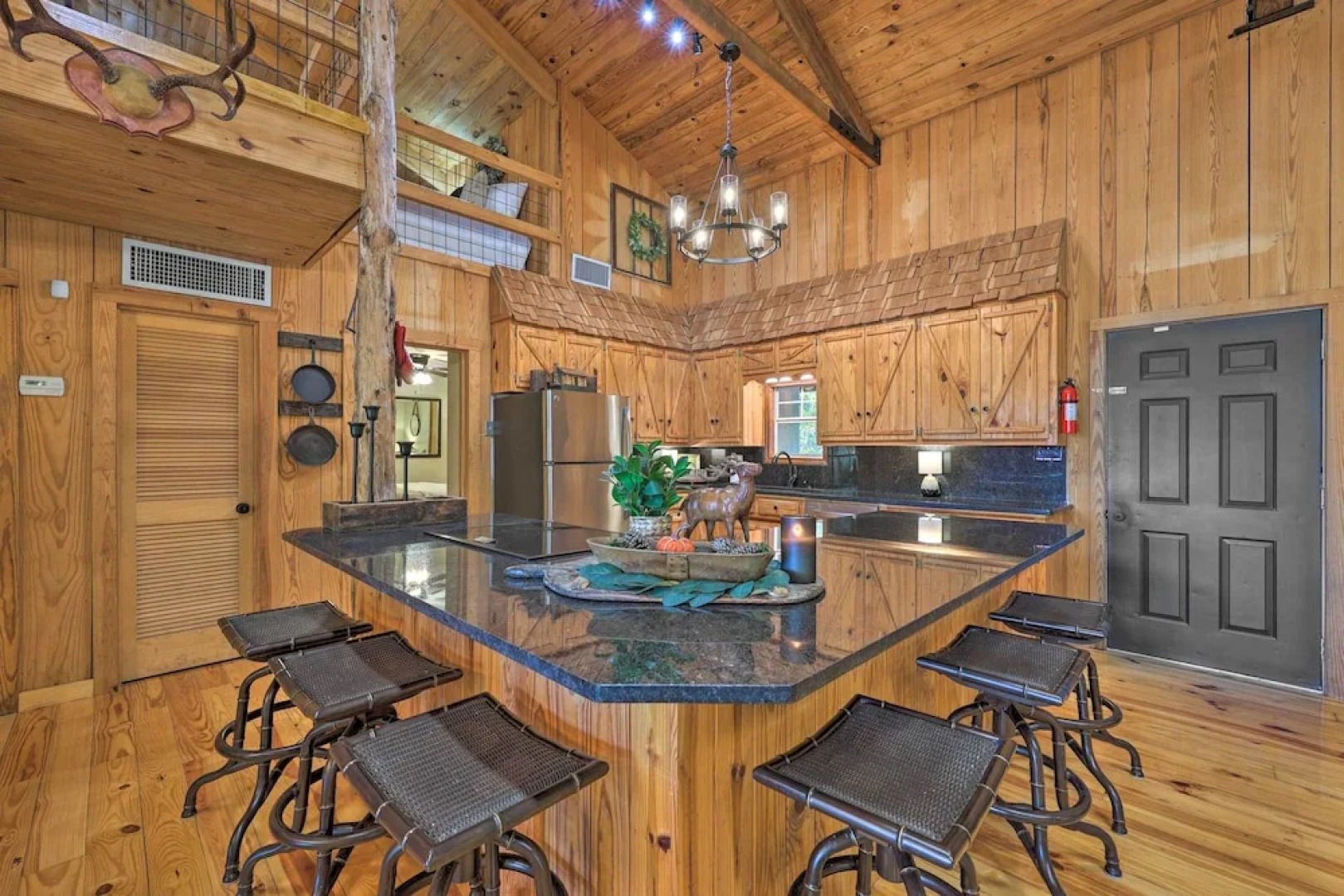 Waterfront Deck: Home on Ouachita River!