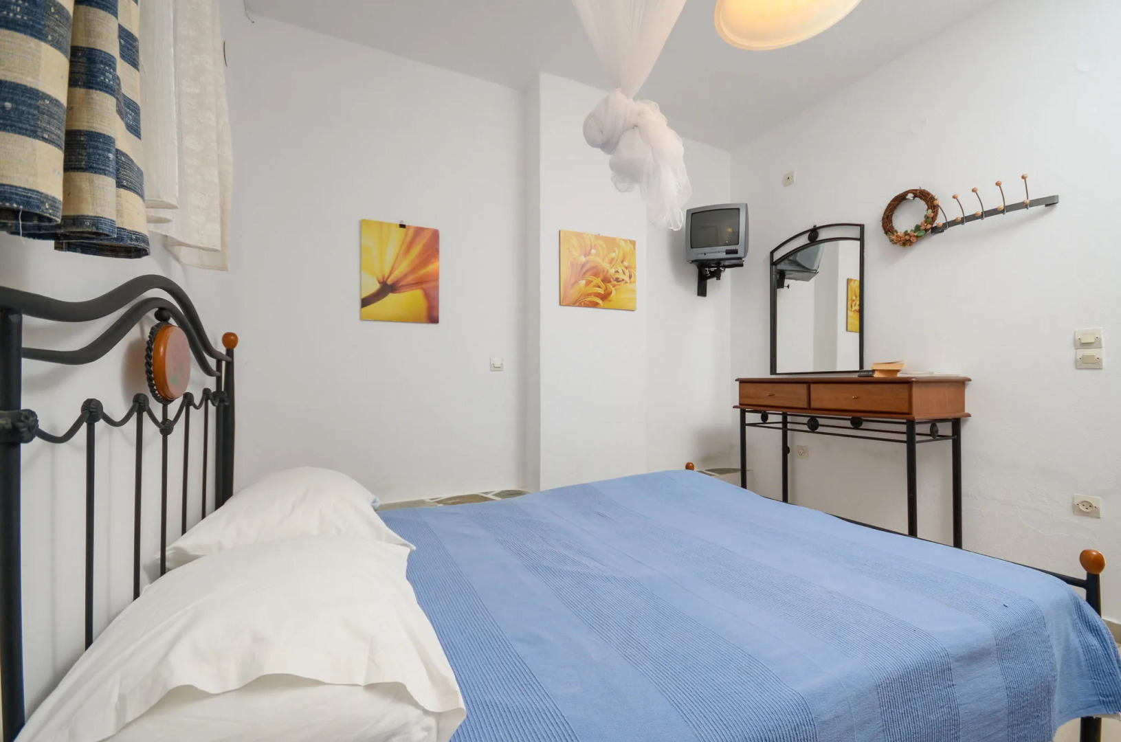 Ydreos Studios & Apartments