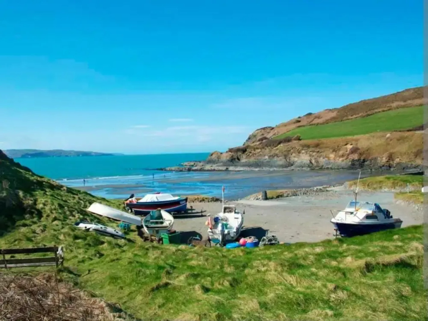 Cariad Bach 64 Dinas Cross