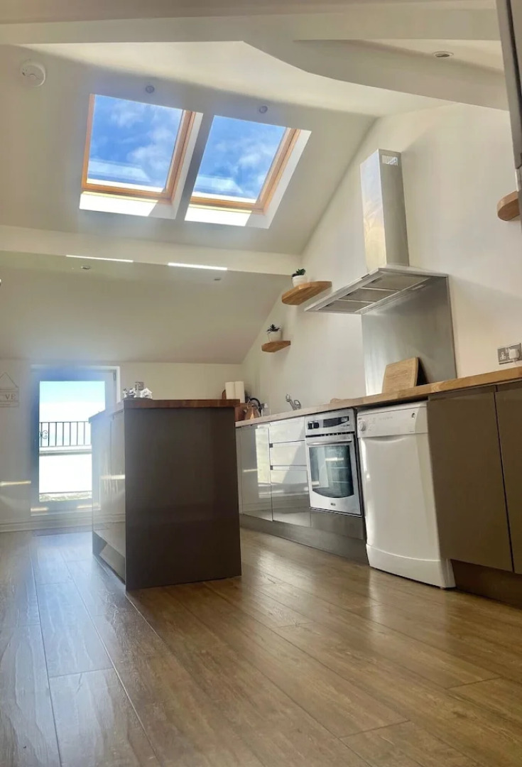 Beach House - Penthouse 3 Bed Apartment