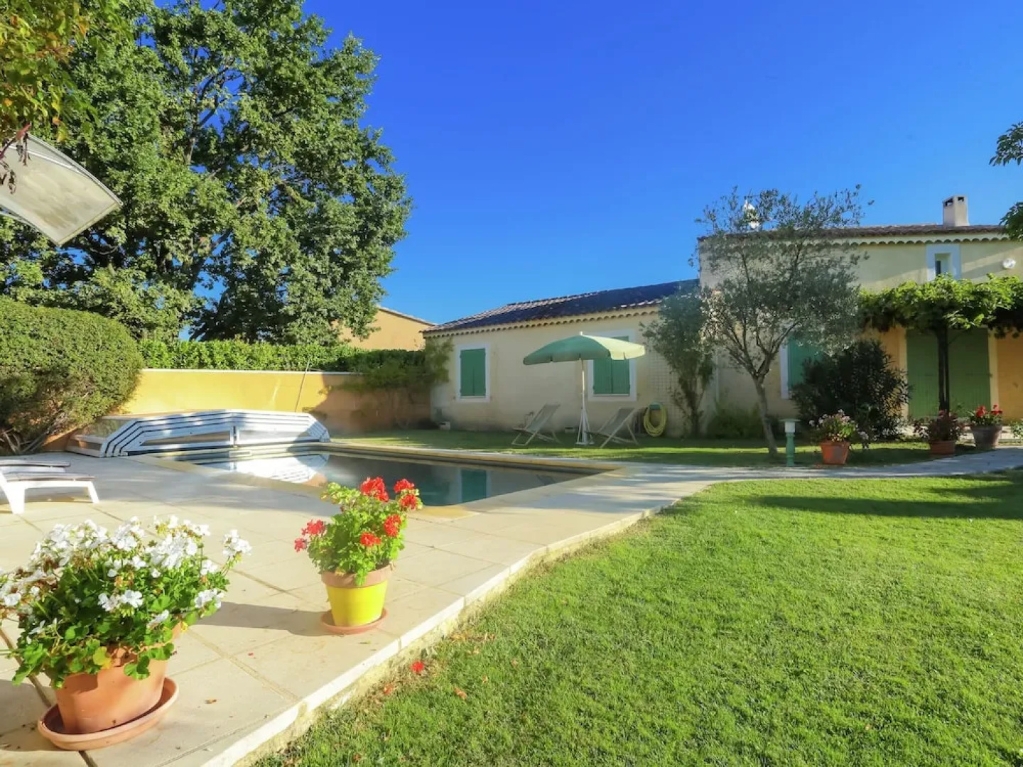 Spacious Holiday Home in Vaison-la-romaine With Garden