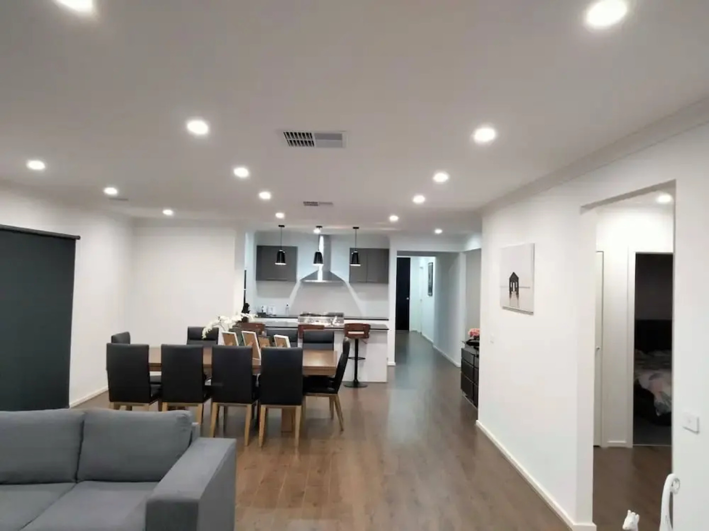 Modern & Cosey 4bedroom House Walk to Beach