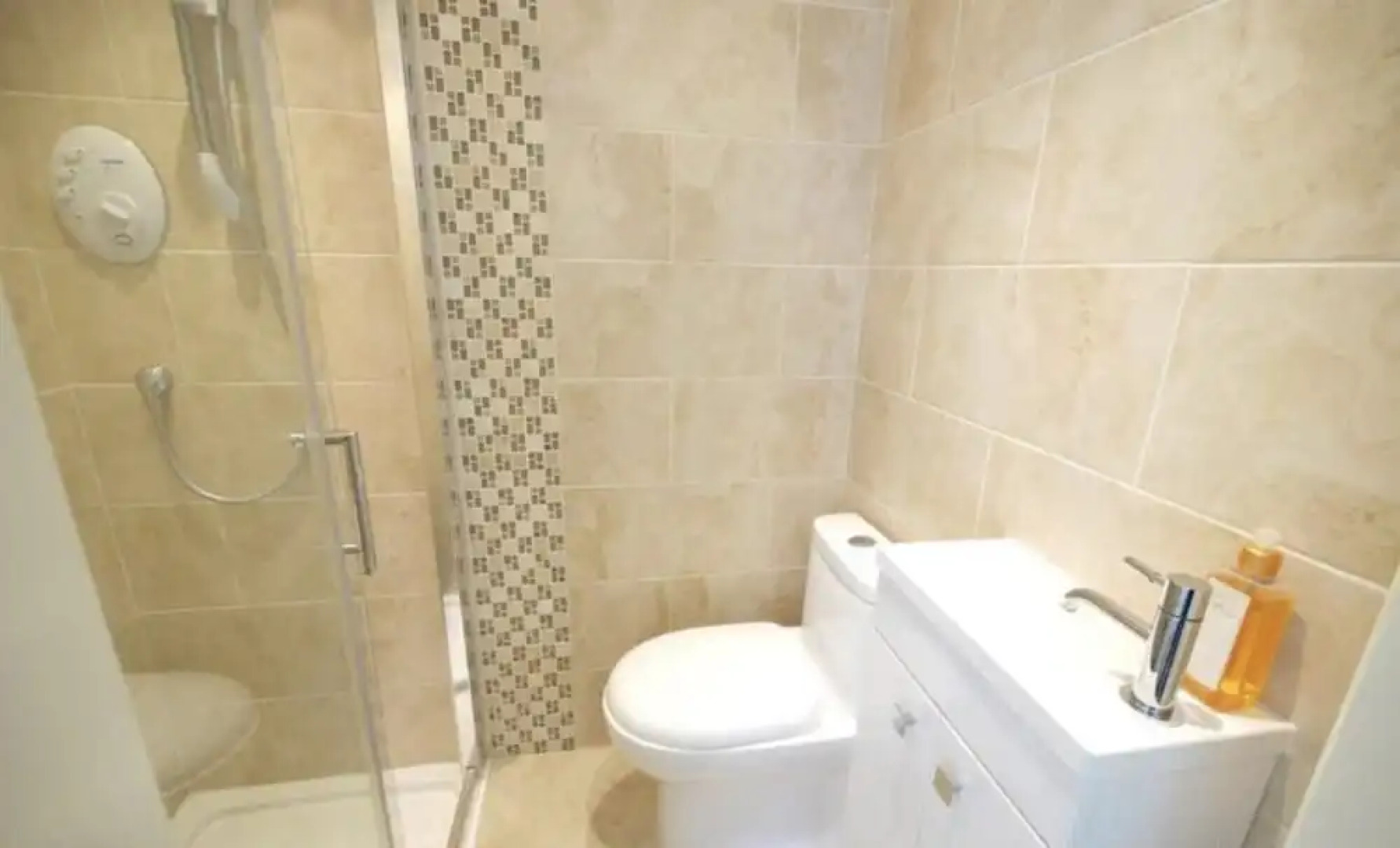 Immaculate 3-bed House in Waltham Cross