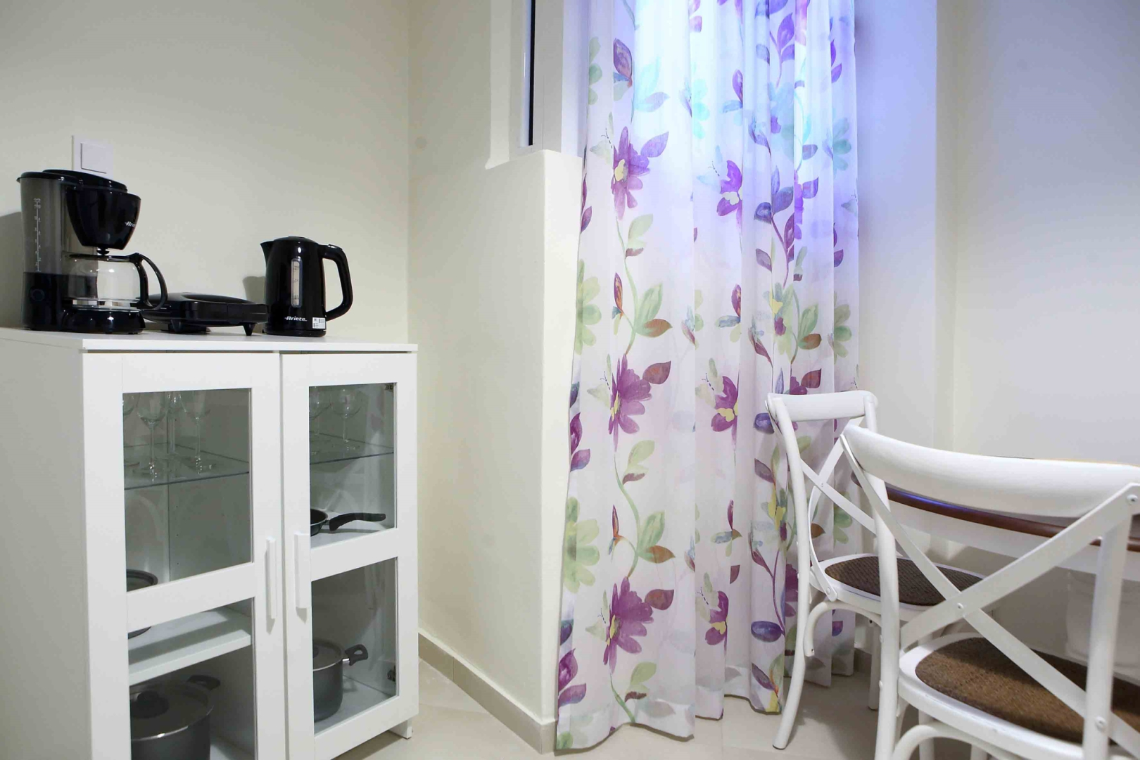 Best House Anakreontos