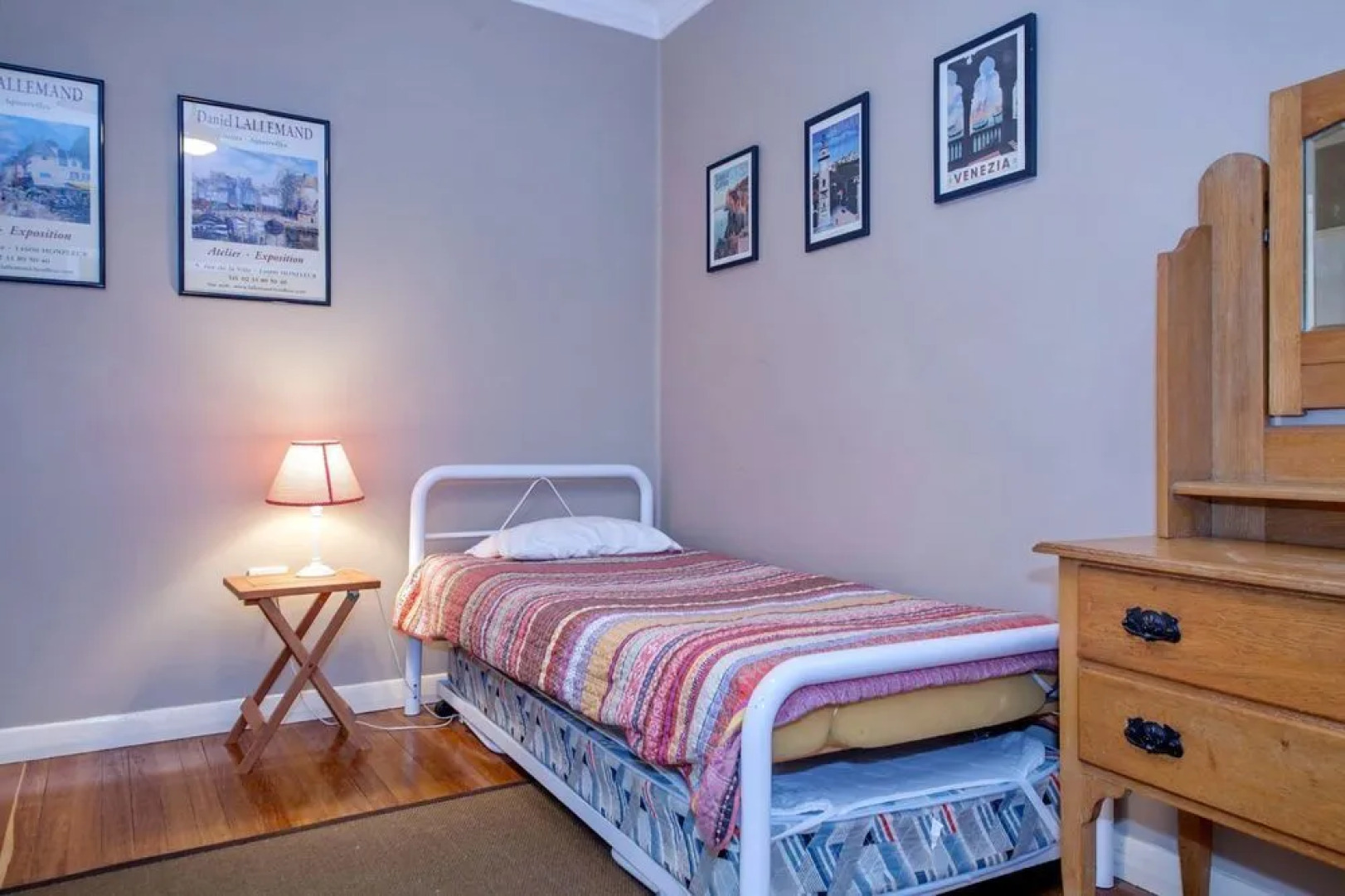 Christmas Bush Avenue No.11