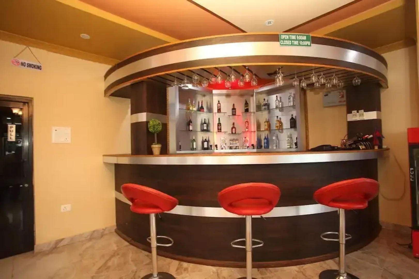 The Roadhouse Restro & Hotel By OYO Rooms