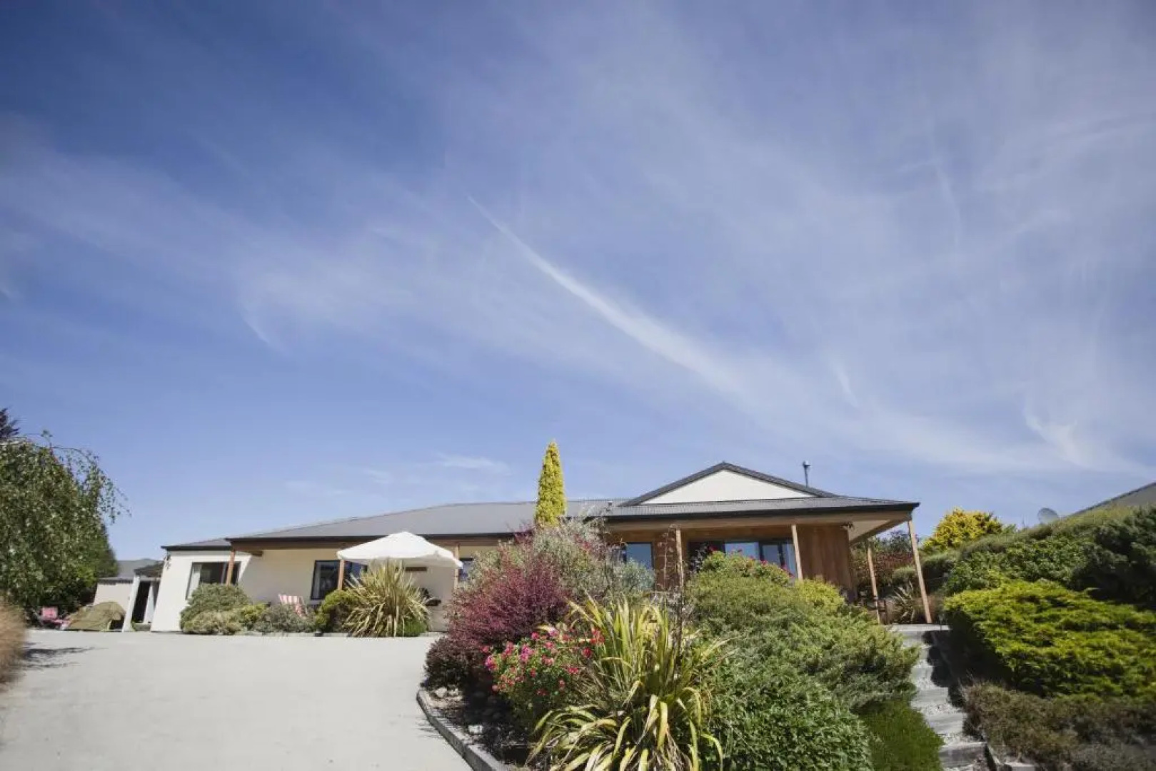 Apollo Lodge and Apartment