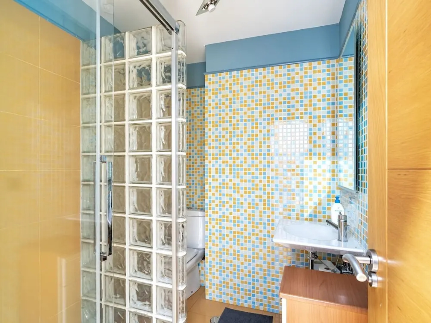 Classy Holiday Home With Swimming Pool, Garden, Bbq, Parking