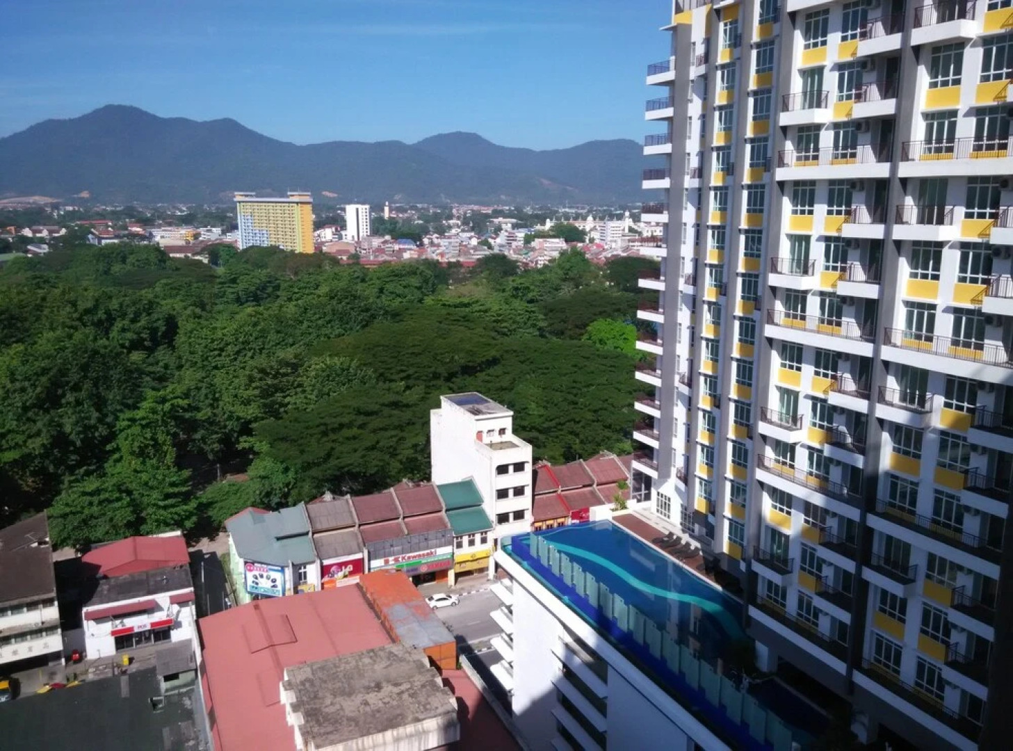 Ian's Majestic Condo