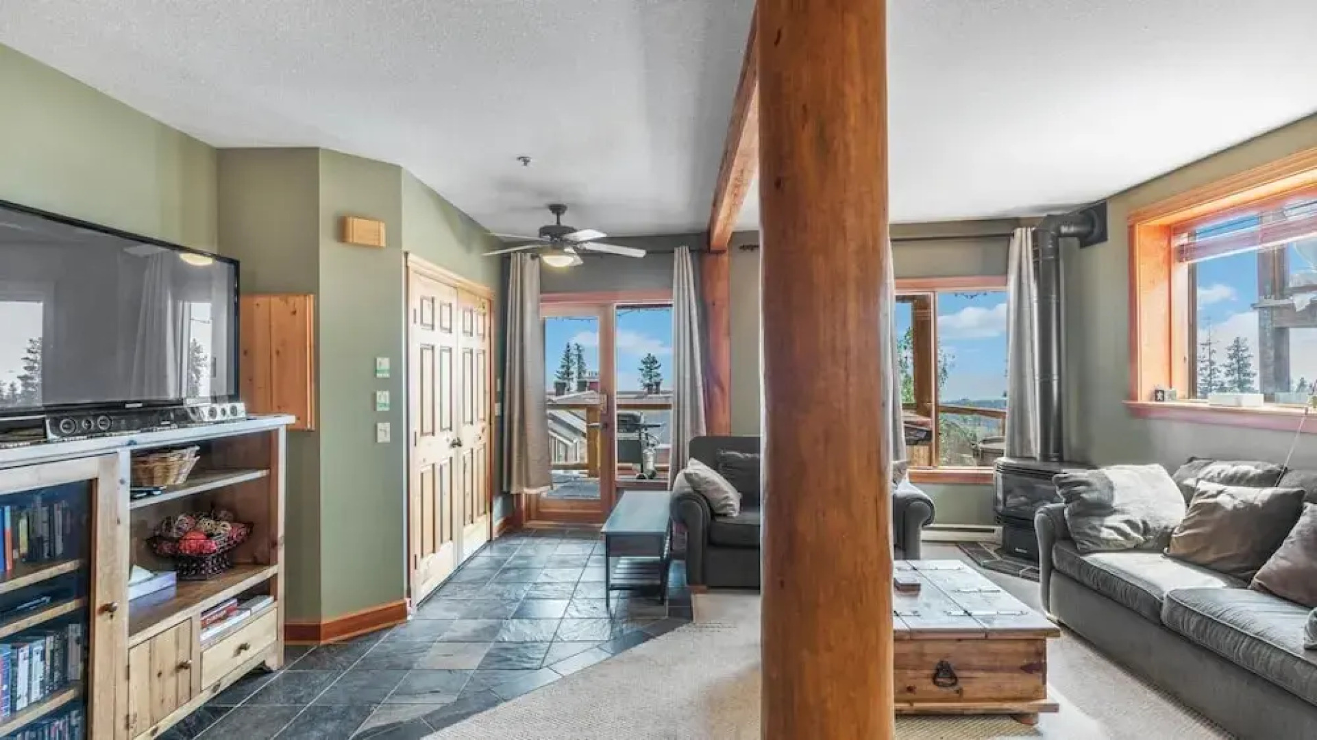 Cozy Nook - Cozy and Rustic with Private Hot Tub and a Nice View